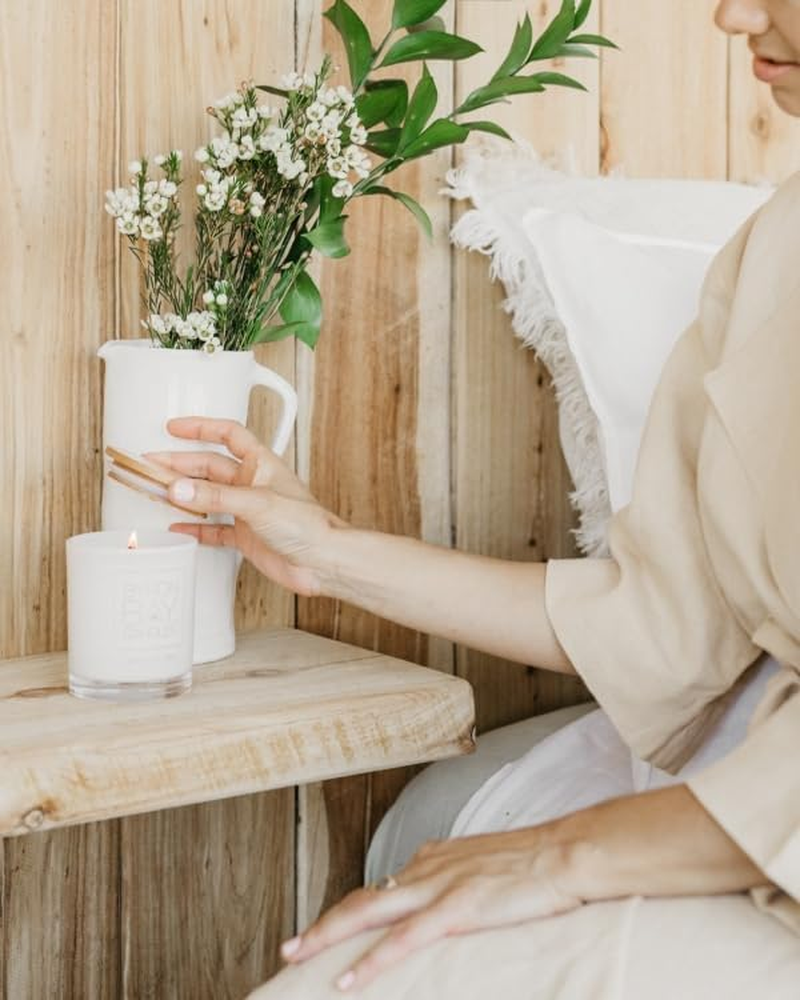 Byron Bay Candles Sweet Japanese Honeysuckle 100% Soy Candle - 50+ Hour Burn - Large Scented Candles 300G Wax Weight- Australian Made Eco-Friendly Aromatherapy - Perfect Candle Gift, Birthday Gift