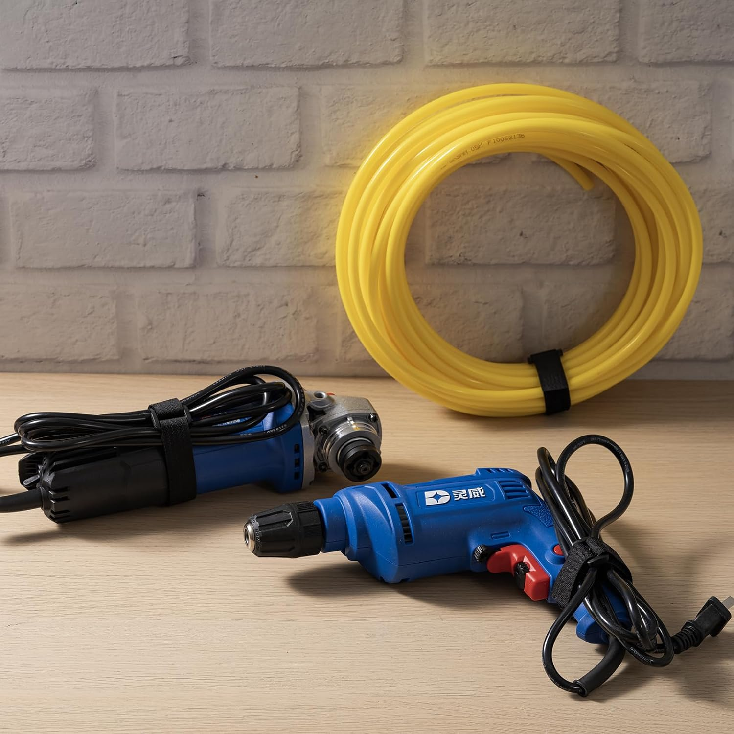 Trilancer 10M X 2CM Reusable Cable Ties, Adjustable Hook and Loop Straps with 50 Buckles, Cut to Length, Ideal for Wire Management, Cord Organizer, and Cable Straps, Black image number 4