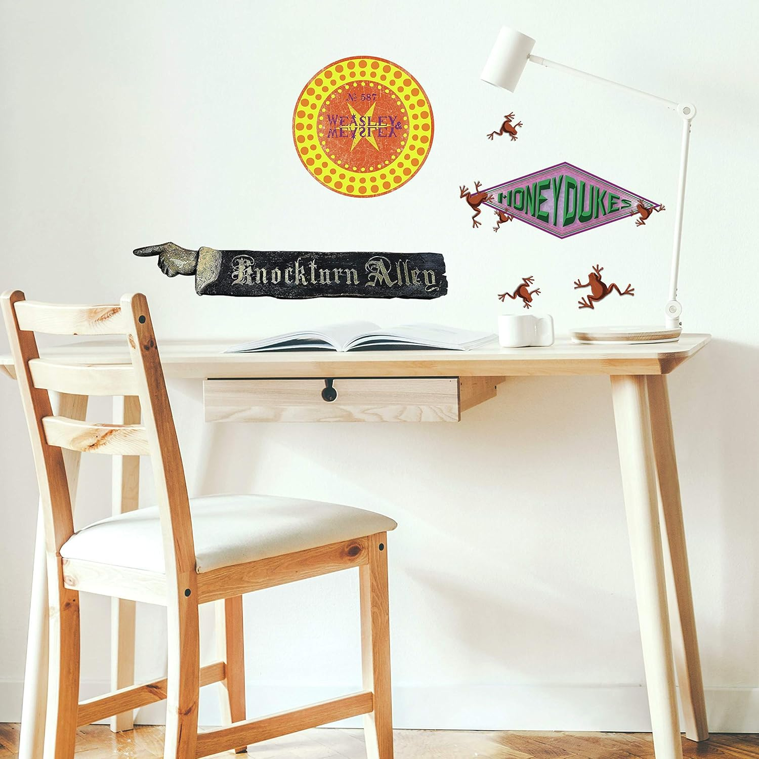 Roommates RMK3778SCS Harry Potter Signs Peel and Stick Wall Decals 9" X 17.375" image number 3