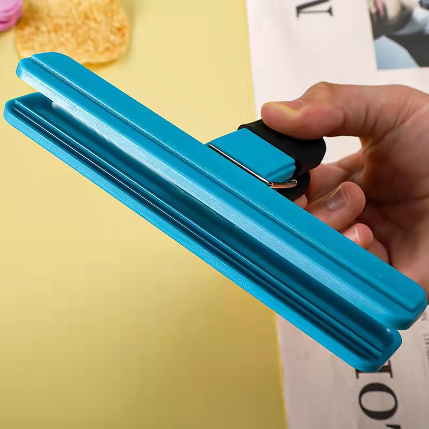 Chip Bag Clips 9PCS, Assorted Sizes Food Bag Clips, Reusable Plastic Heavy Duty Chip Clips(3 Colors) image number 4