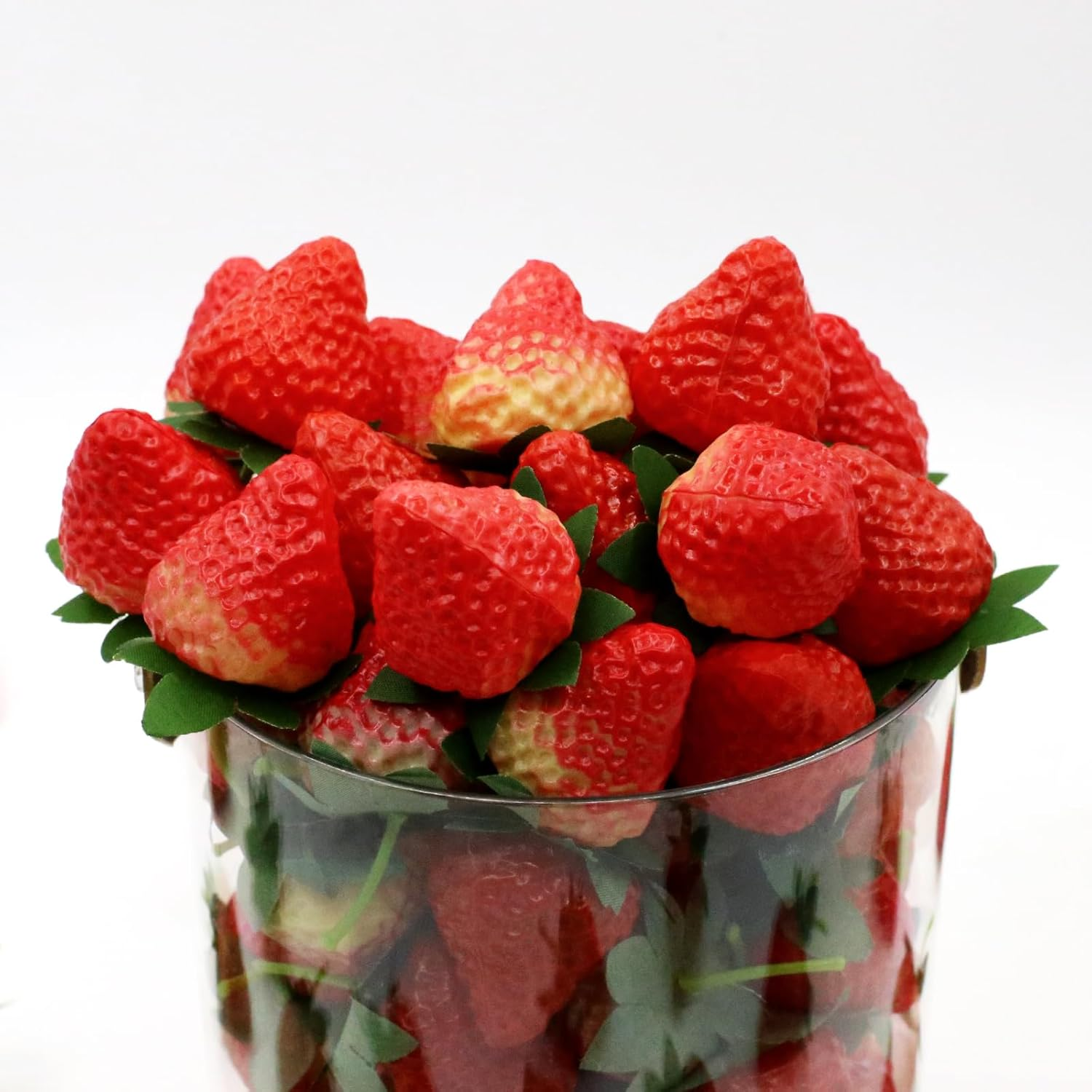 DONOTGO 50Pcs Artificial Strawberries Fruit Plastic Fake Lifelike Simulation Realistic Strawberry Faux Fruits Decoration for Home Kitchen Cabinet Party Cake Dessert Decor Photography Prop
