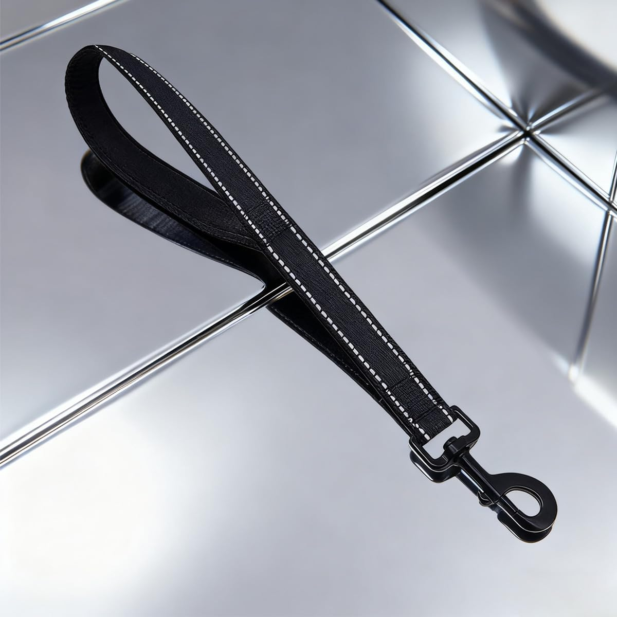 Pack of 2 Short Dog Leads, 30 Cm Recall Lead, 360&deg; Rotatable Nylon Recall Lead for Training Lead, for Small, Large and Medium Dogs, Black image number 4