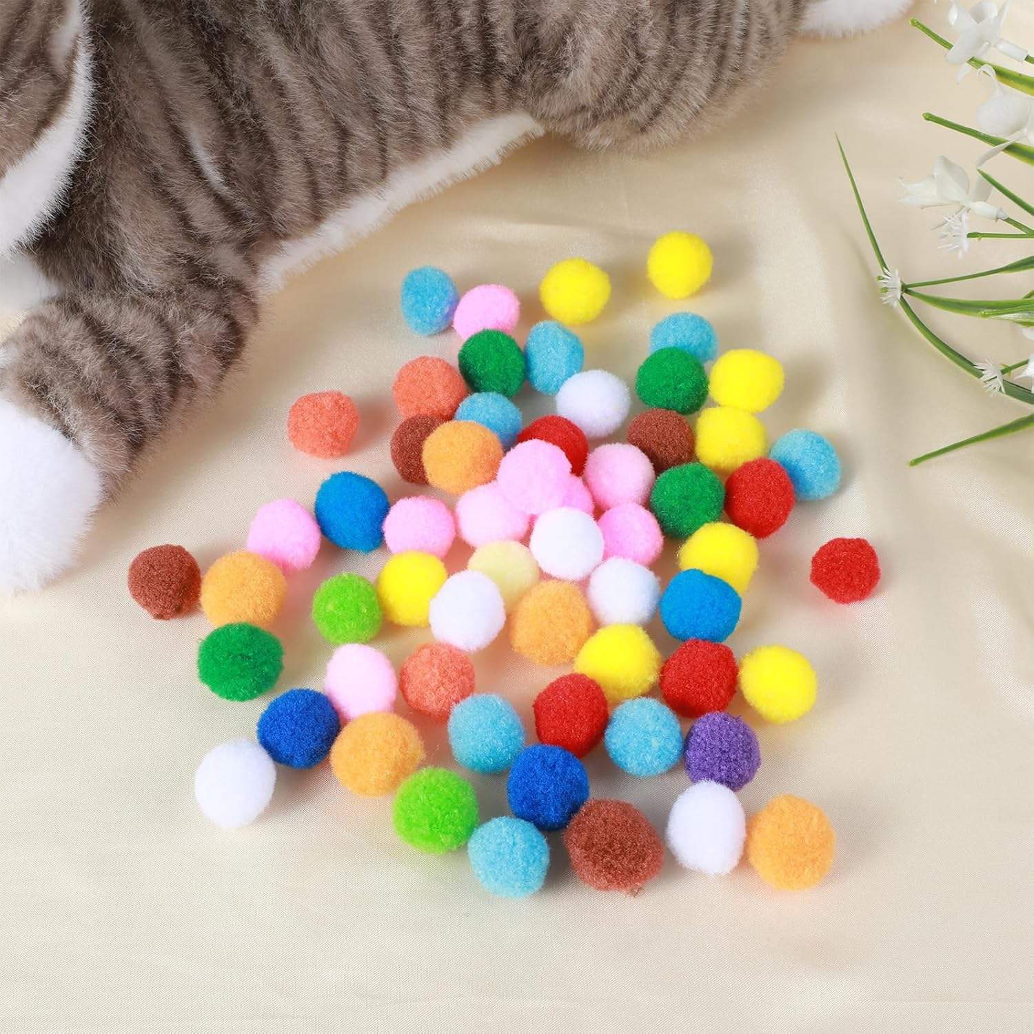 Bremorou Pack of 100 Cat Balls, 2.5 Cm, Colourful Plush Balls, Interactive Cat Toy, Felt Balls for Cats, Soft Pom Poms, Indoor Play Ball image number 6