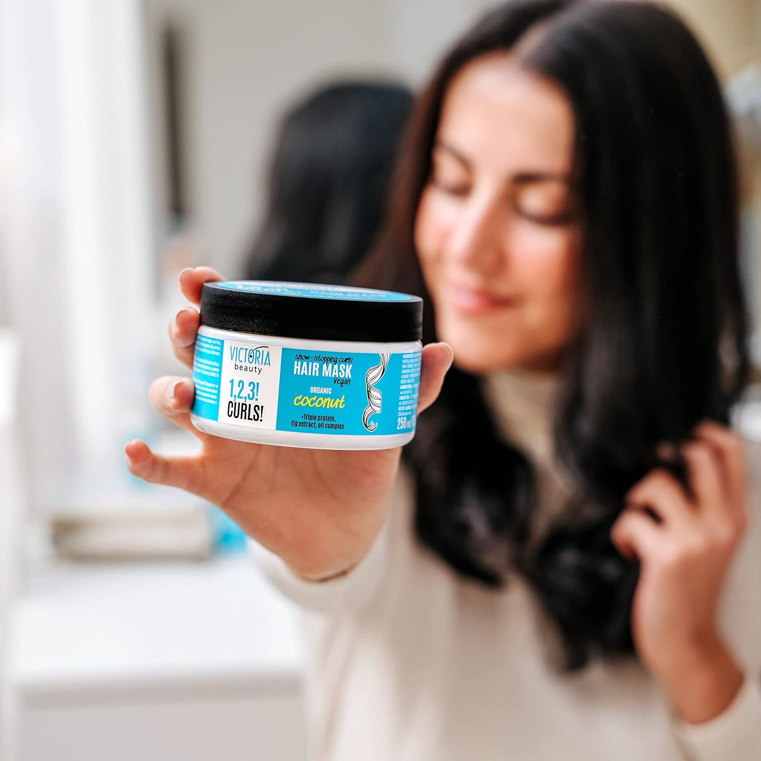 Victoria Beauty - Hair Mask for Beautiful Curls, Curls Care, Hair Treatment for Very Dry Hair, Anti-Frizz Coconut Hair Mask, Curly Hair Treatment, 250 Ml