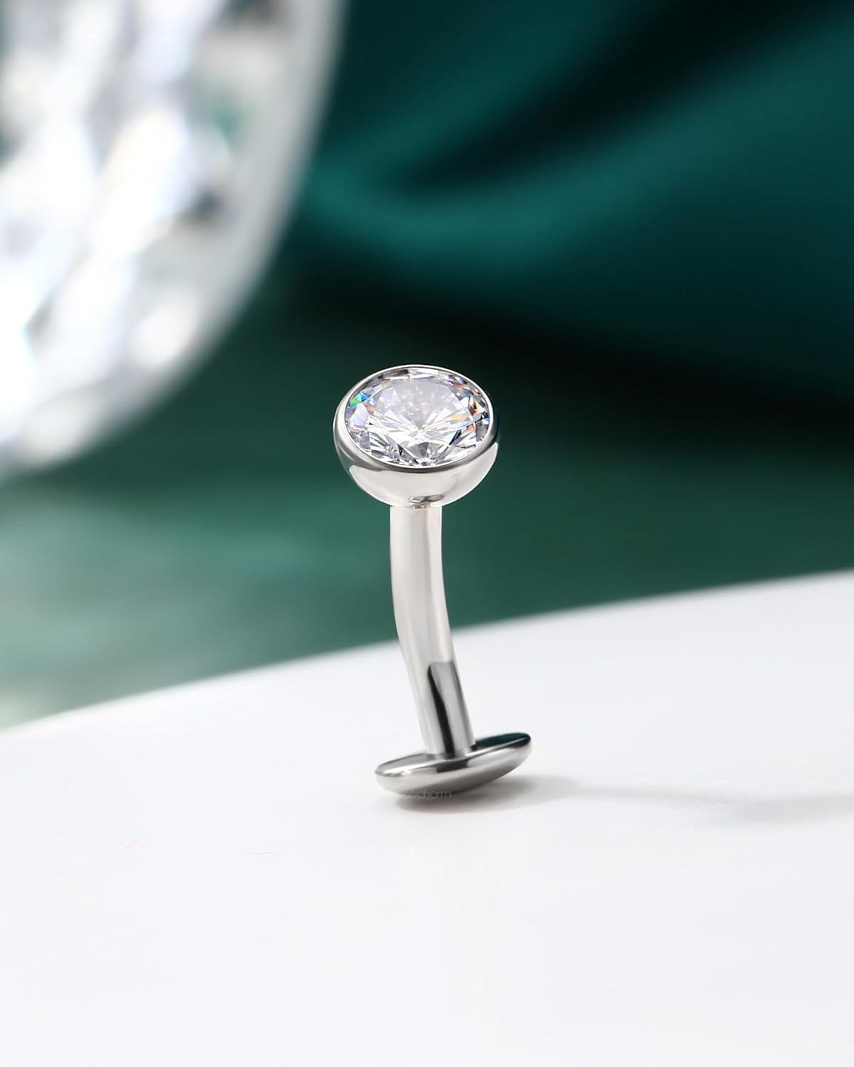 COCHARM G23 Solid Titanium Belly Button Rings Threaded Belly Piercing Jewellery for Women 14G Internally Threaded Floating Navel Rings Hypoallergenic image number 4