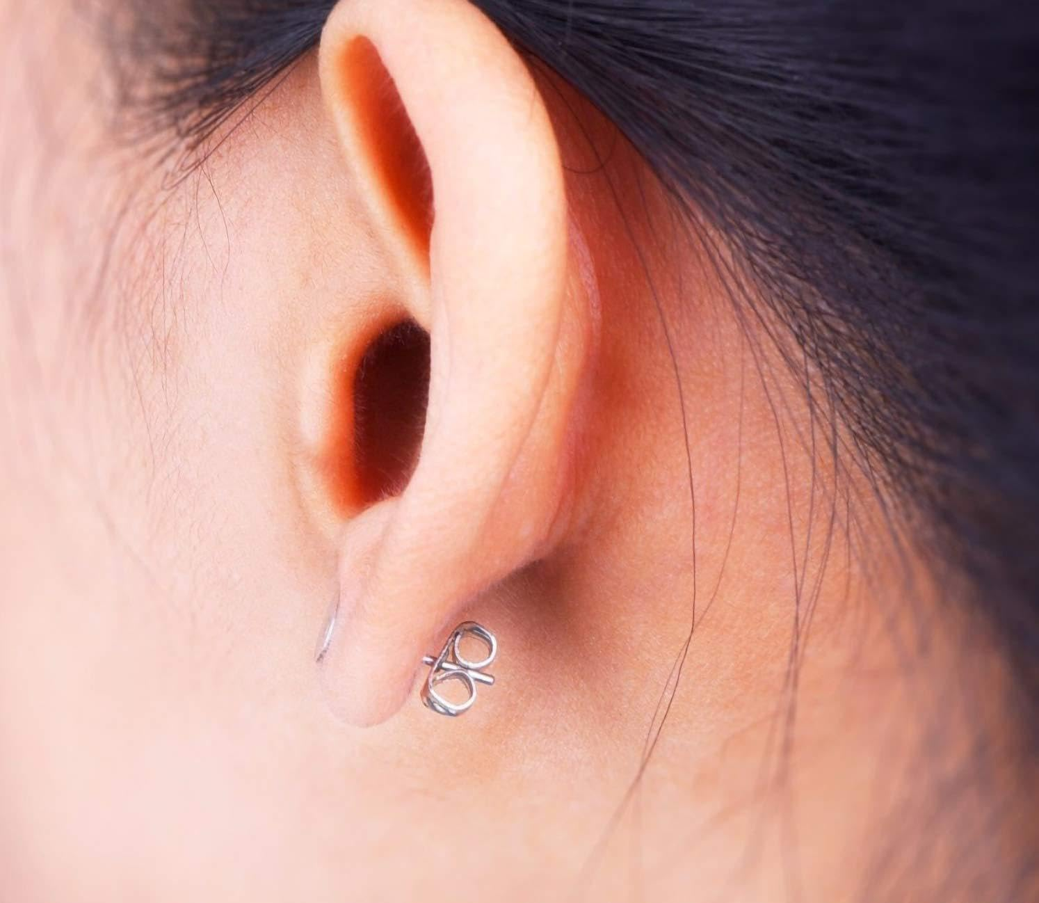 400 PCS 4MM Hypoallergenic Stainless Steel Earrings Posts Flat Pad Blank Earring Pin Studs with Butterfly Earring Backs, for DIY Jewelry Making image number 5