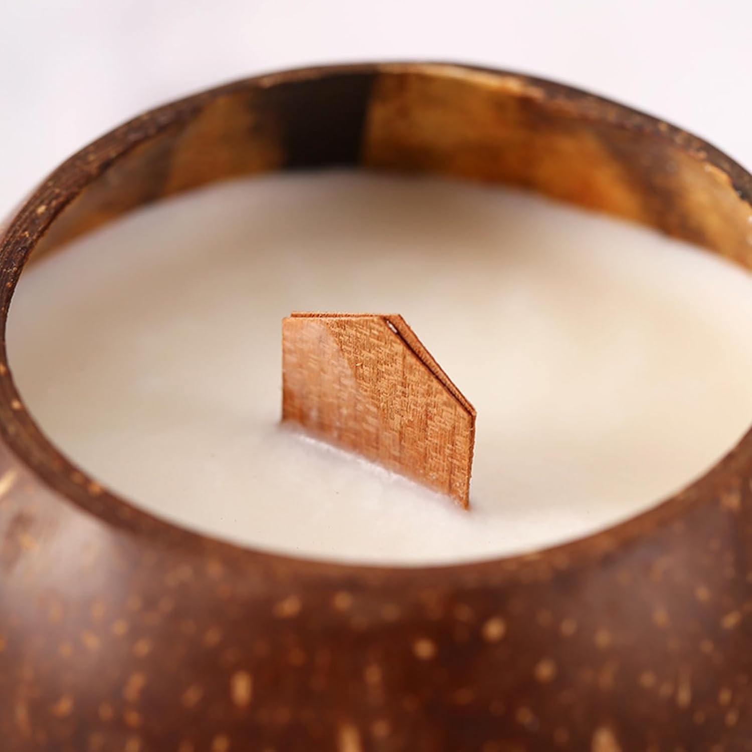 UPAUS Coconut Shell Candle, Natural Wood Wick, 10Oz Coconut Scented Soy Candle, Natural Coconut Shell, Ideal for Home and Beach D&eacute;cor, Aromatherapy Candle with Organic Coconut Shell image number 2