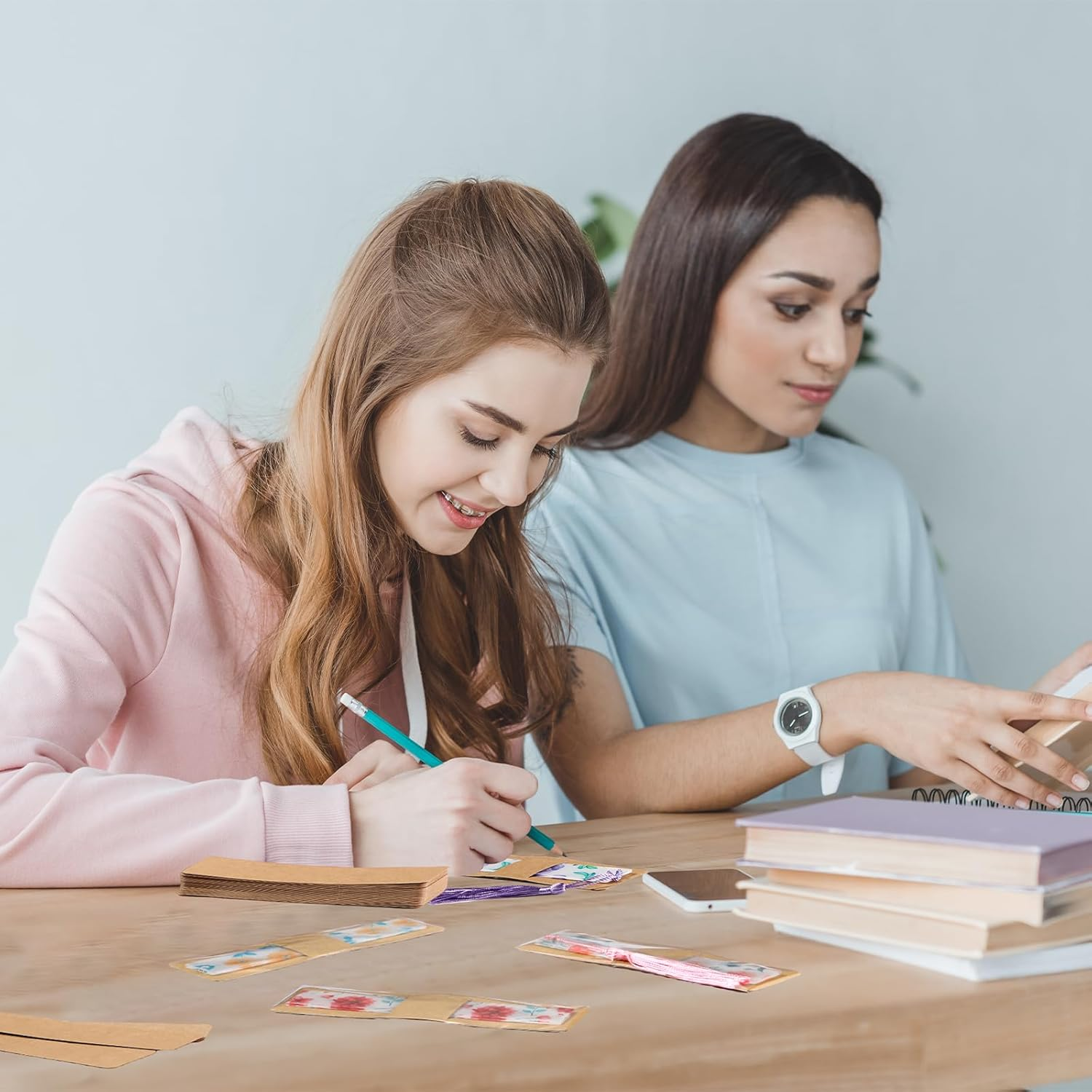 200 Pcs Bookmark Holder Set Kraft Bookmark Sleeves Transparent Self Adhesive Bag DIY Blank Bookmark Cover Display Cards for Bookmark Wrapping Small Business Packaging Supplies Party Favor Gift image number 6