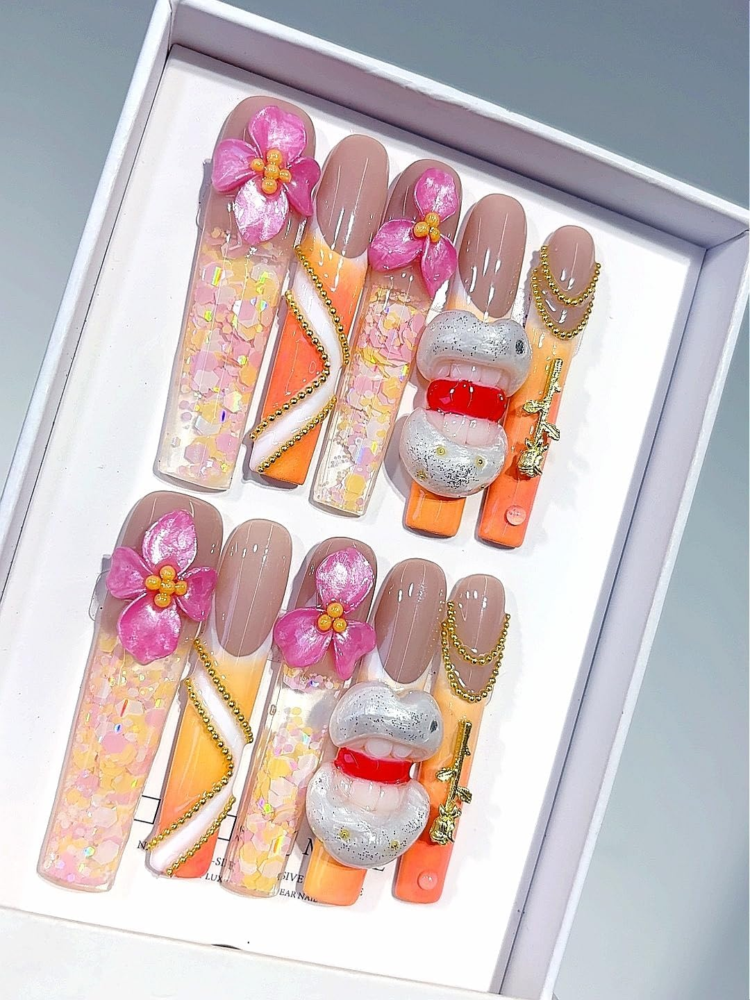 Soft Peach Resin Flow Art Press-On Nails, 3D Floral & Lace Rhinestone Embellished False Nails Set (10 Pcs) (O017, Short)