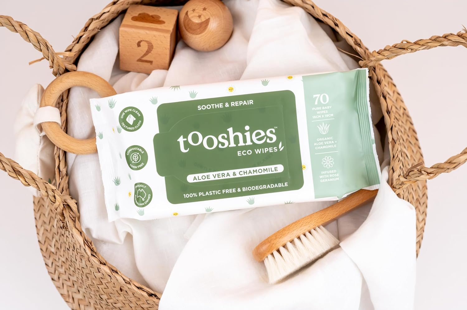 Tooshies Reusable Cloth Nappies, 4 Pack + Tooshies Aloe Vera & Chamomile Eco Wipes, 1120 Pack image number 4