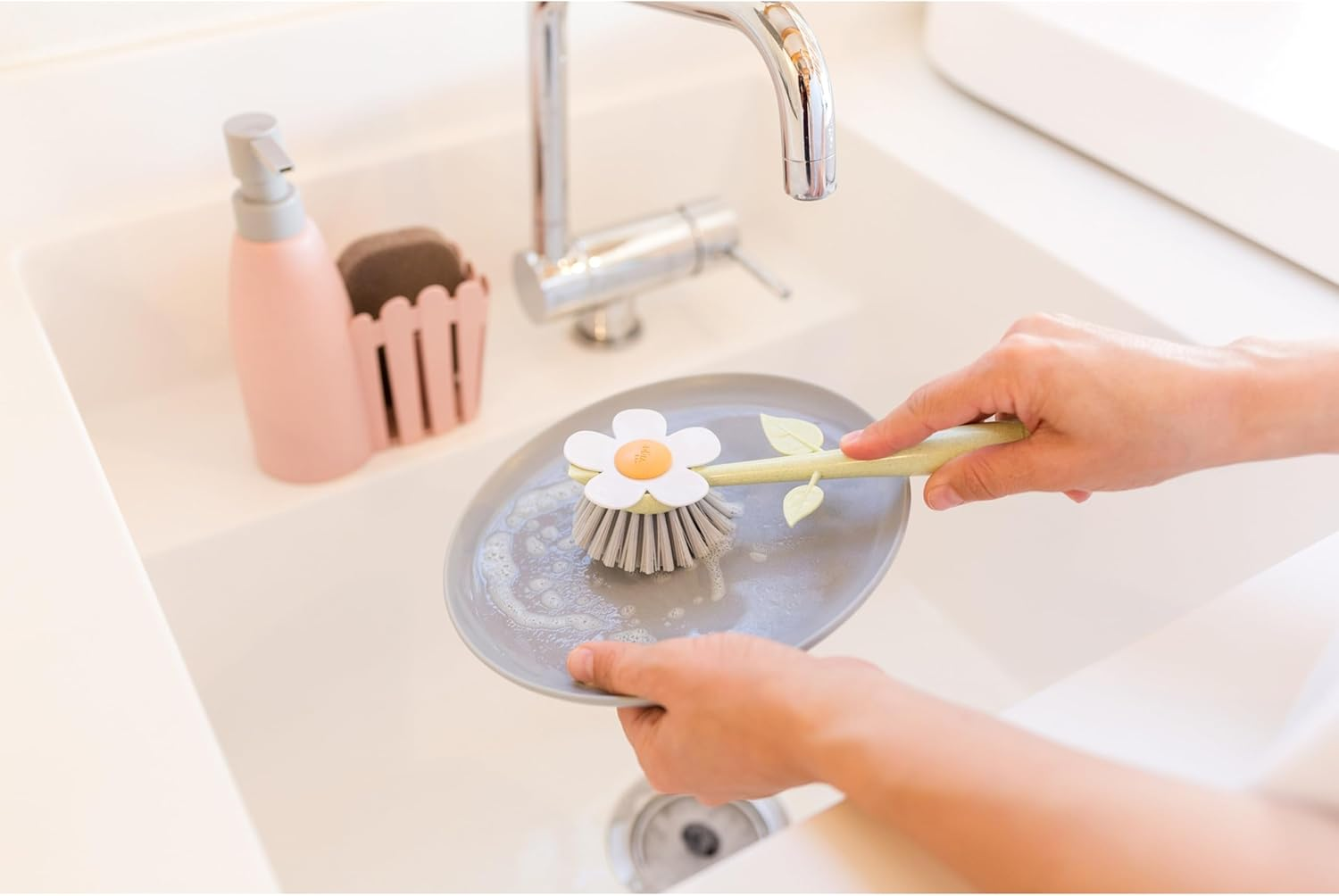 Vigar Fence Sink Set with Pink Florganic Soap Dispenser Set of 3 image number 6