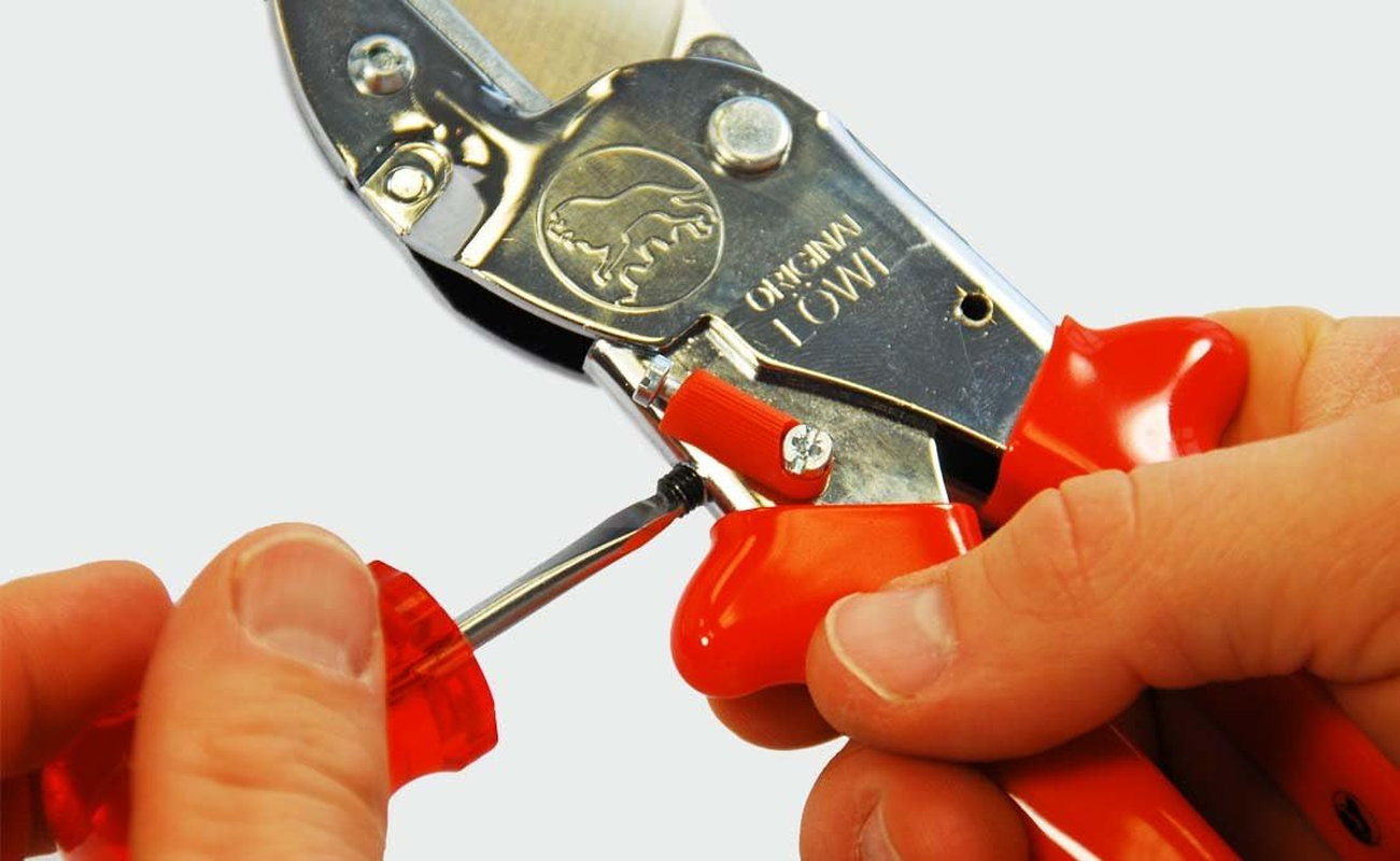 Loewe 2104 Anvil Pruner for Large Hands (German Import)