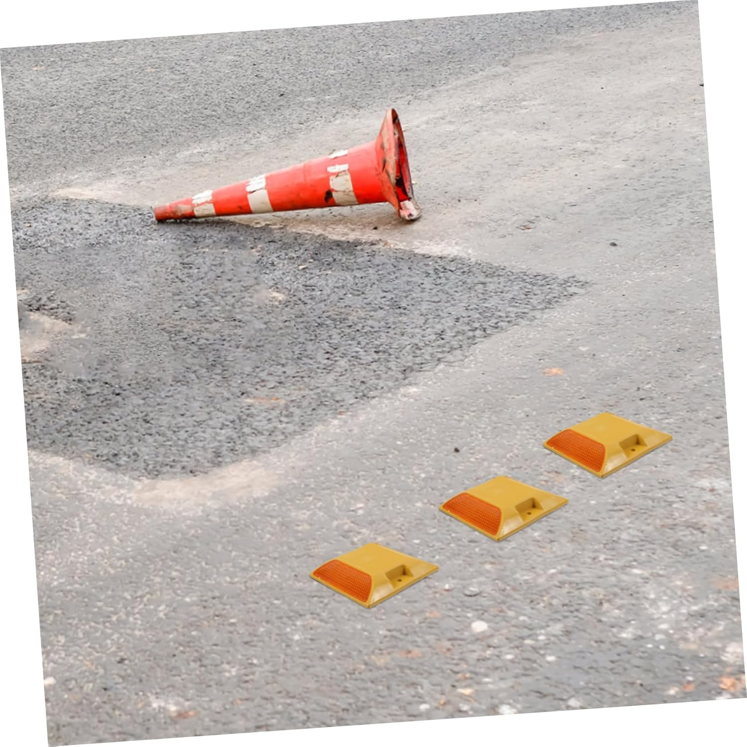 Optimal Night Visibility 6Pcs Reflective Road Markers Easy to Install Pavement Reflectors for Safe Driving image number 3