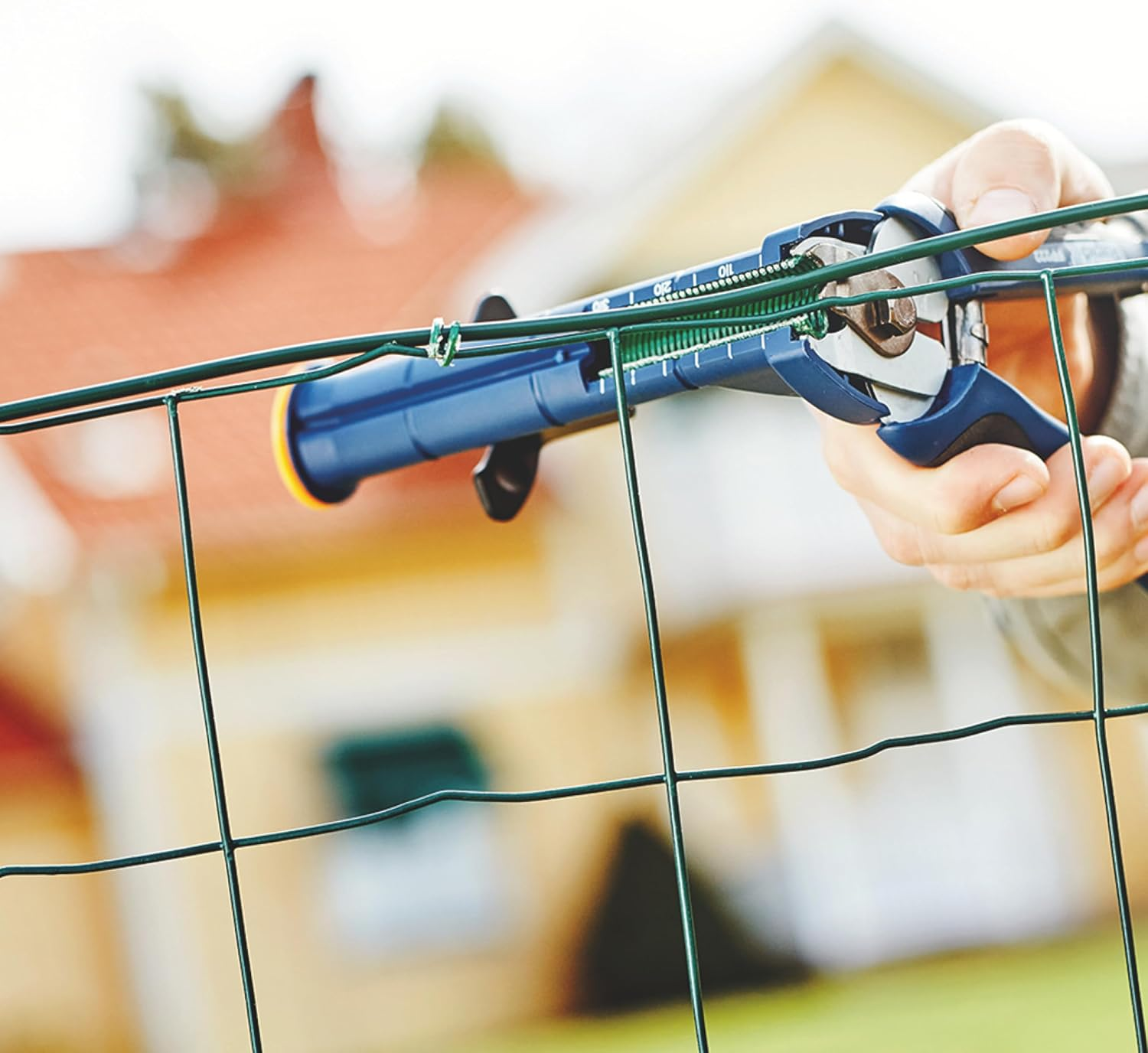 Rapid VR22 Galvanized Fence Hogrings with Green PET Coating, Suitable for 5-11 Mm Netting Wire, Ideal for Securing Cages and Fencing, 215 Pieces, Blister (40108802) image number 3