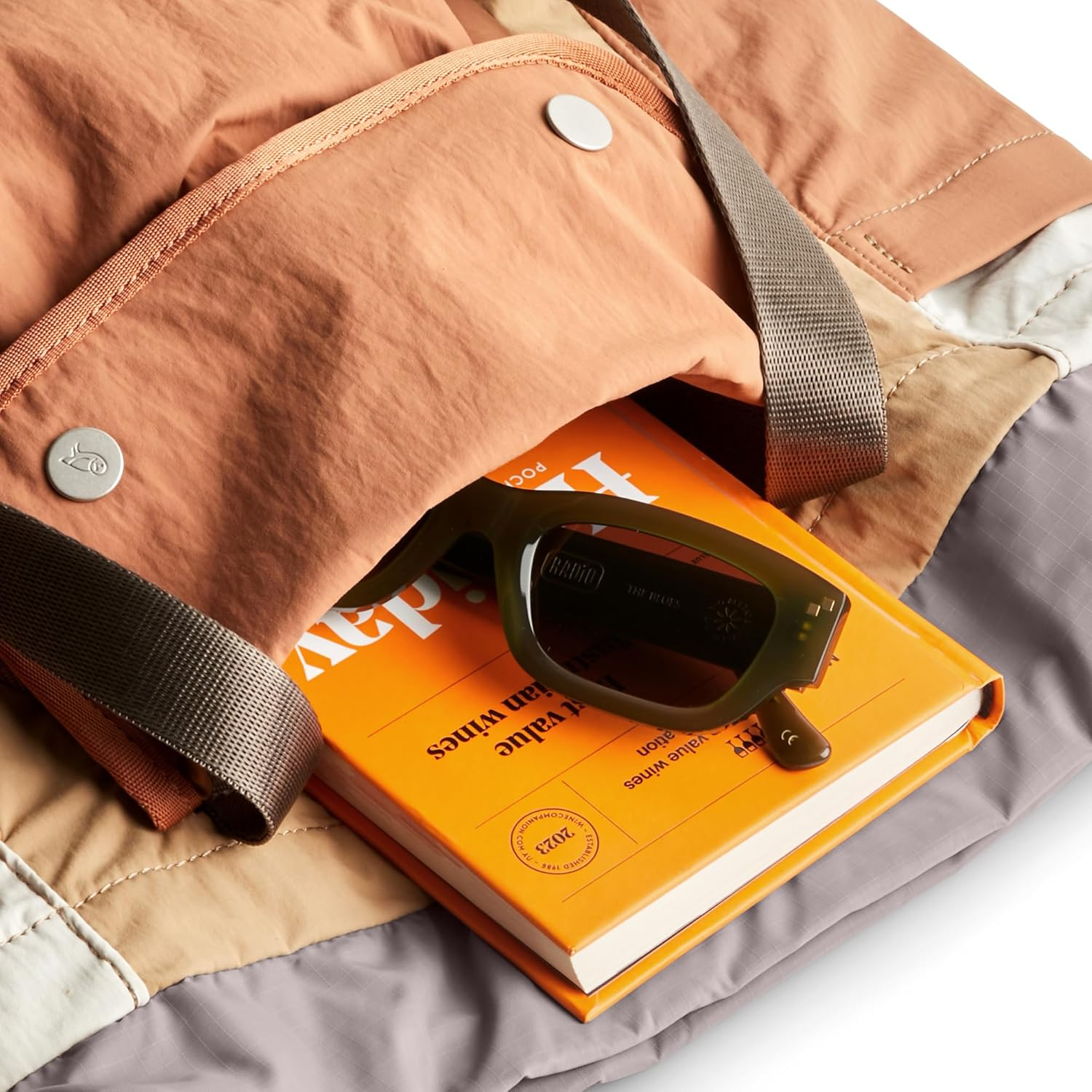 Bellroy Cinch Tote (16 Liter Lightweight Tote Bag with External Organization, Pop Pockets, a Luggage Pass-Through, and Effortless Draw-Cord Closure) - Denimblue image number 5