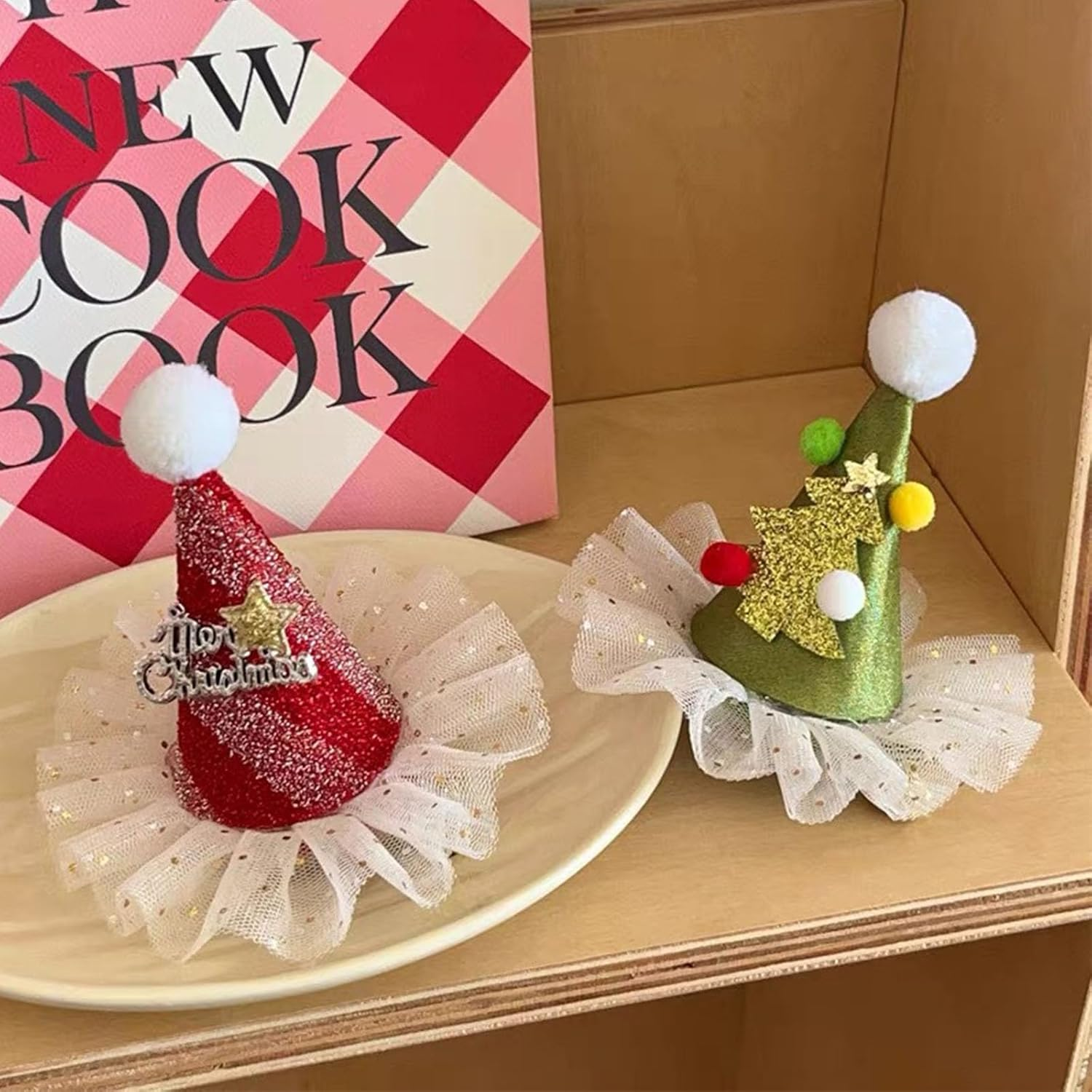 8Pcs Christmas Hat Hair Clips,Gifts,Stylish and Cute Hairpin Decorate or Accessories for Christmas, Friends Parties,Themed Parties,Family Gatherings, School Activities