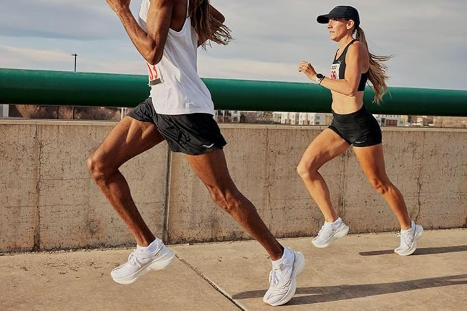 Saucony Mens Multi-Pack Mesh Ventilating Comfort Fit Performance Quarter (6 & 12 Pairs) Running Socks image number 3