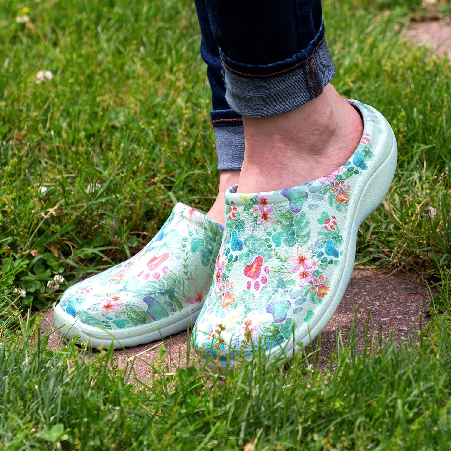 Lightweight Paw Print Garden Clogs Comfortable & Breathable Slip-On Shoes for Gardening image number 3