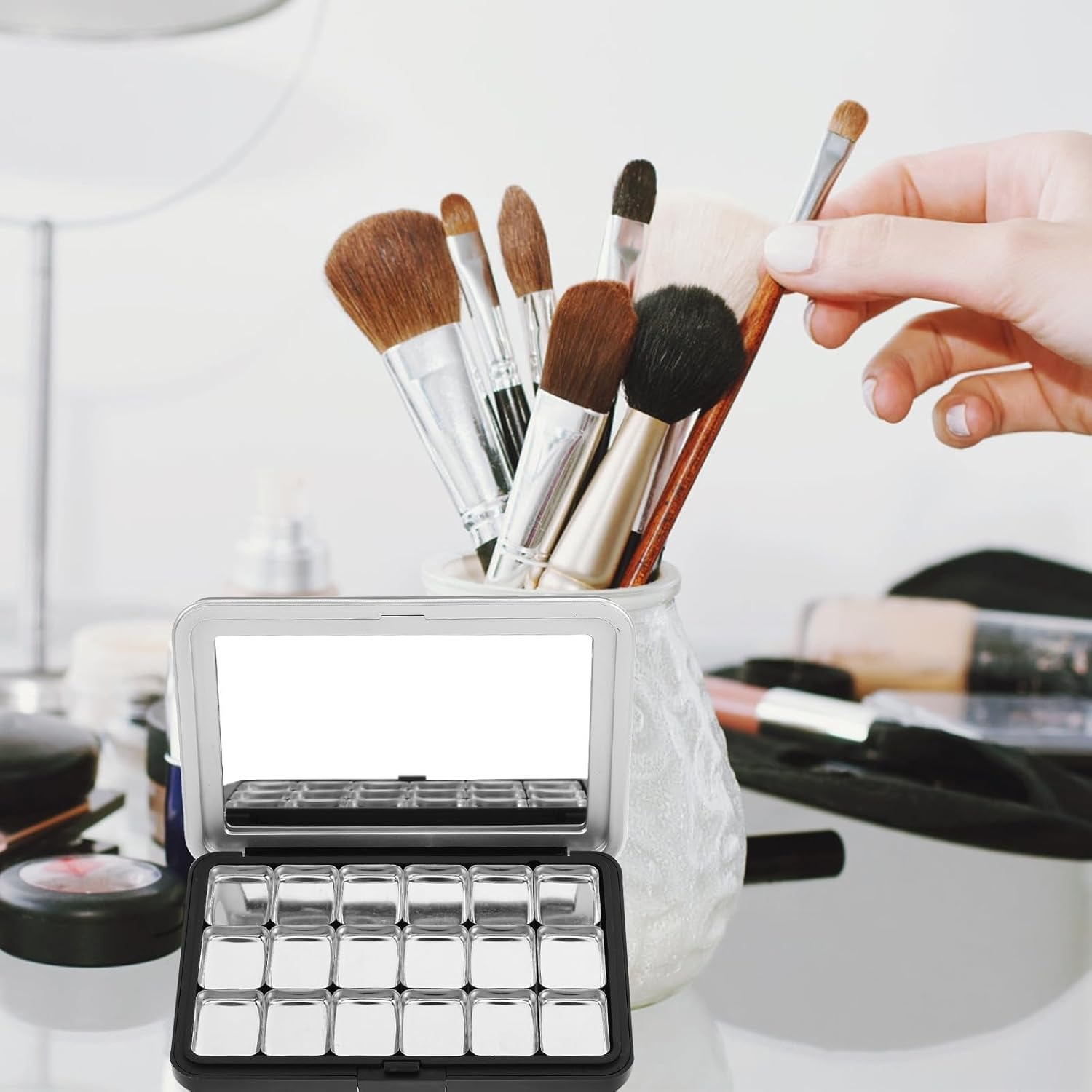 SEWACC Matte Black Magnetic Makeup Palette Case with 18-Grid Refillable Eyeshadow Pans DIY Eyeshadow Making Kit Magnetic Cosmetics Storage Box for Lipstick and Blush Organizer image number 4