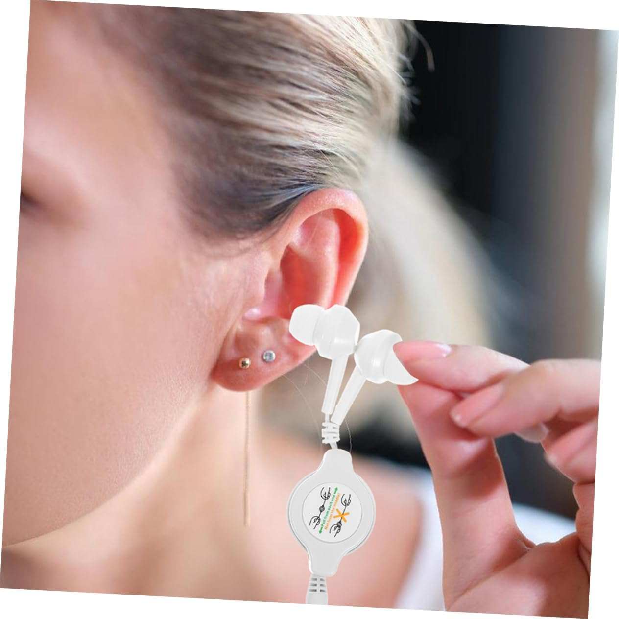 HOMOCONO 2Pcs Dual Retractable In-Ear Earphones Wired Earbuds with Noise Isolation Comfortable Fit for Sports Travel and Daily Use Portable White image number 6