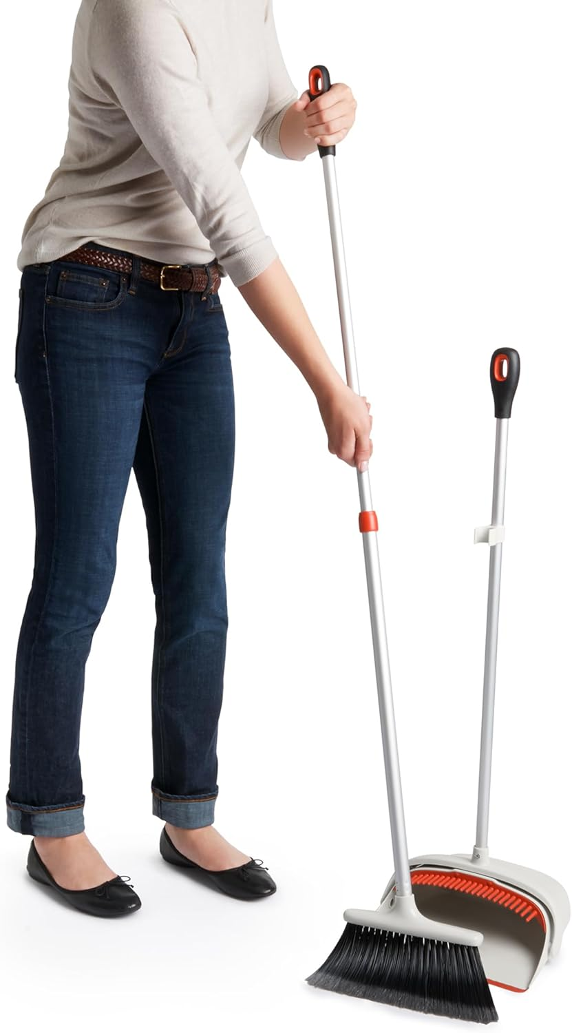 OXO Good Grips Large Sweep Set with Extendable Broom image number 1