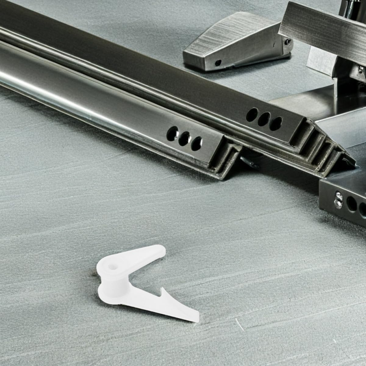 DOITOOL 20 Pcs Lamp Shade Clips and Parts Lamp Holder and Recessed Lighting Accessories Stable Fixation with Minimalist Design Compatible Light Hardware image number 2