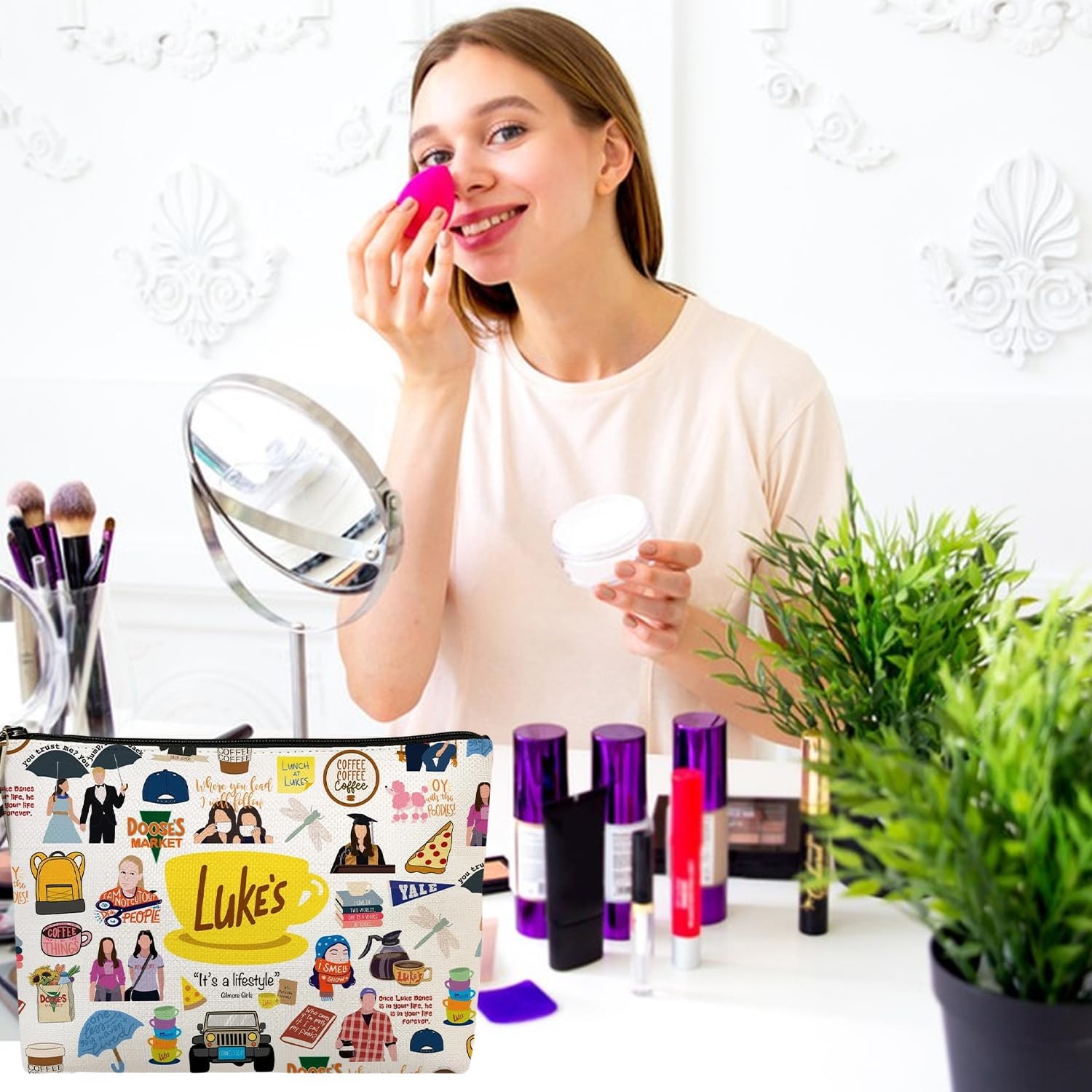 Gilmore Cosmetic Bag Gilmore Girls Fan Item Gifts for Gilmore Fans Luker'S Dinner Inspired Gifts Makeup Bag with Hand Strap Portable Toiletry Bag Women for Travel Everyday Life, Multicoloured, Stylish