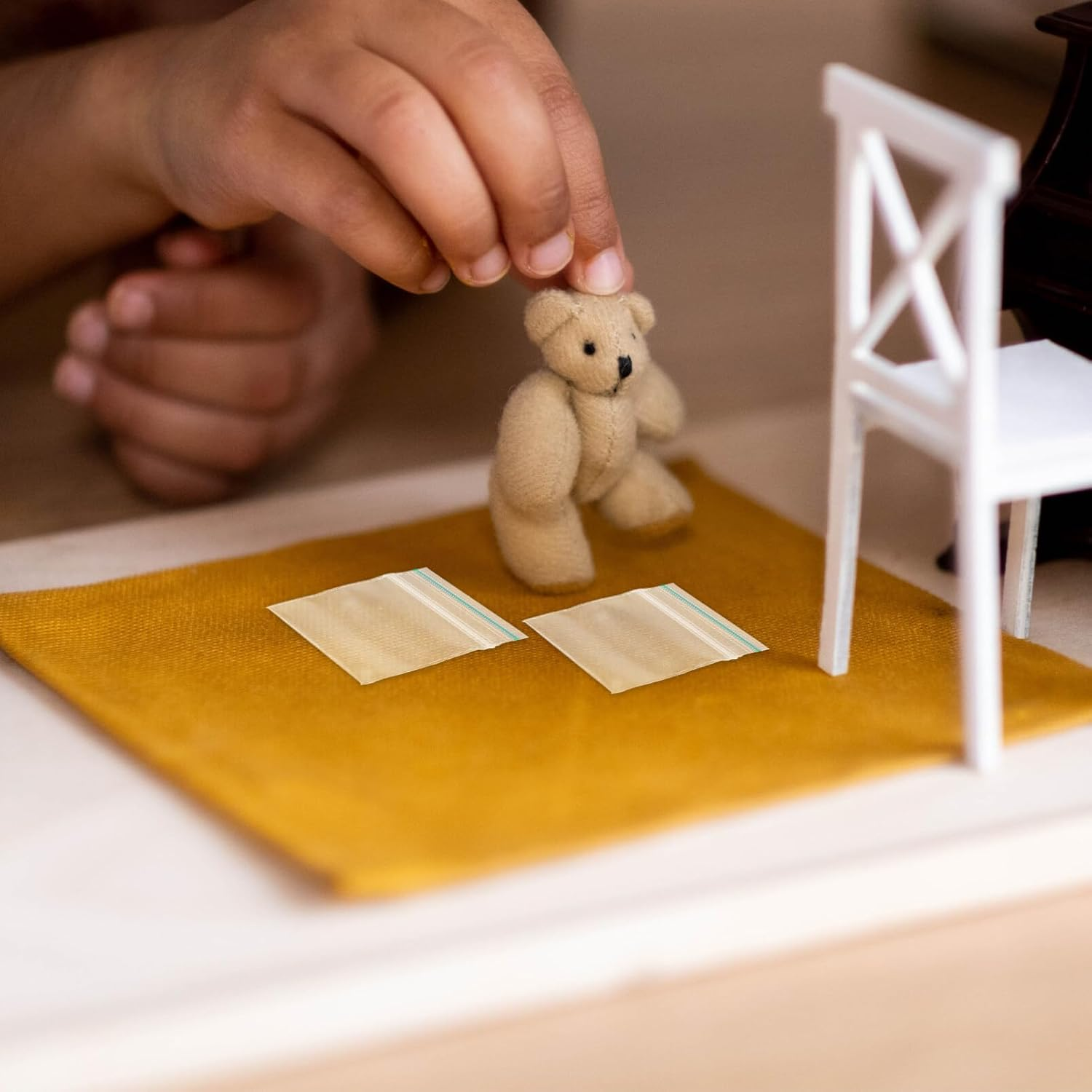 UPKOCH Mini Storage Bags 100 Pack Clear Zip Lock Pouches 1.57X1.22In Mini Sealing Storage Pouches for Dollhouse Accessories Small Item Organization and Stall Use image number 6