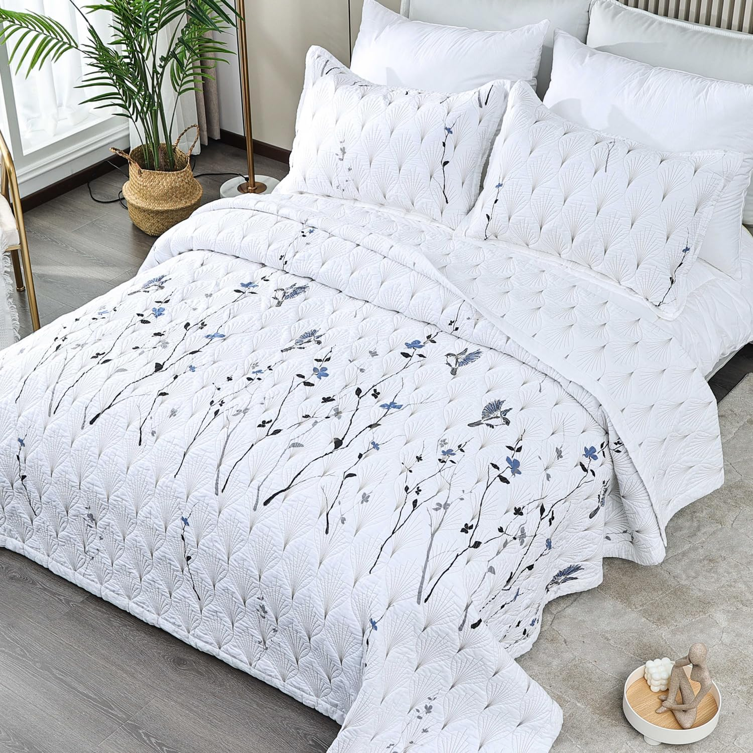 EVENHUG 100% Cotton Quilt King Size Black Bird Bedding Set Double Printing Lightweight Quilt Reversible Coverlet Bedspread with Pillow Shams All Seasons 3 Pieces (106"X96")