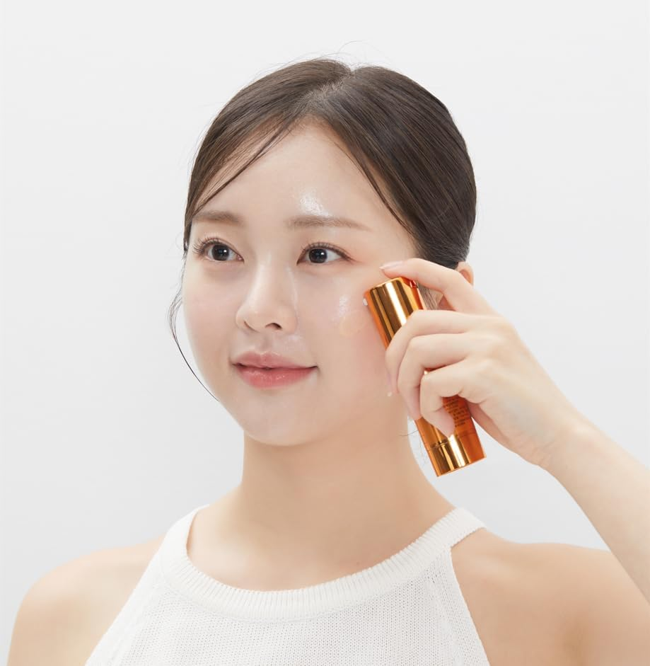 VT COSMETICS Vita-Light Reedle Shot 700 Essence | Skin Tone Up, Daily Face Serum, Centella Asiatica, Hyaluronic Acid, Green Propolis Extract for All Skin Type, 30Ml image number 2