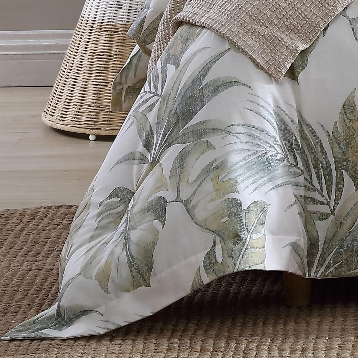 Tommy Bahama - King Comforter Set, Reversible Cotton Bedding with Matching Shams, Medium Weight Home Decor for All Seasons (Waimea Bay Green, King) image number 4