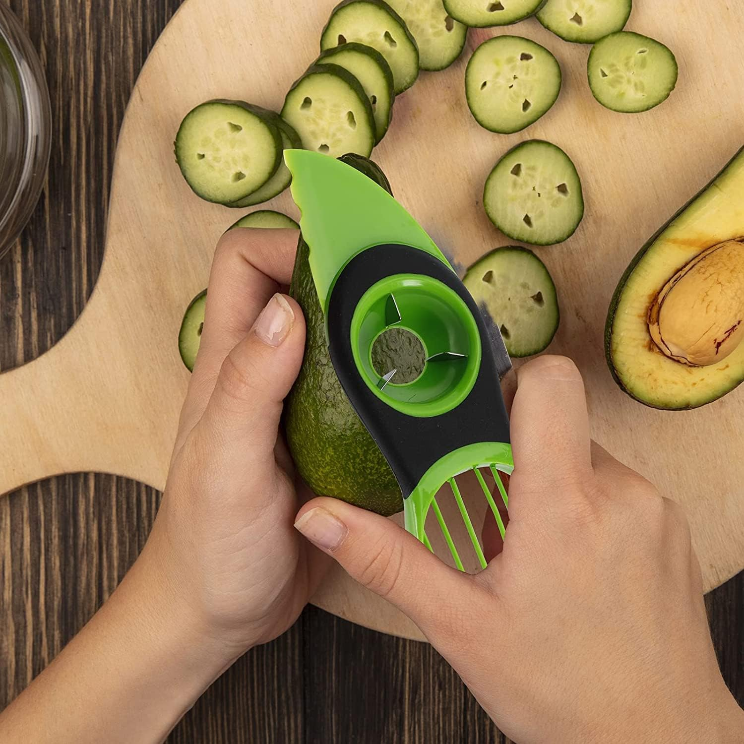 Avocado Cutter, Avocado Cutter 3 in 1, Shea Corer Butter Fruit Peeler Cutter Pulp Separator Plastic Knife Kitchen Vegetable Tools Kitchen Gadgets (Green) image number 2
