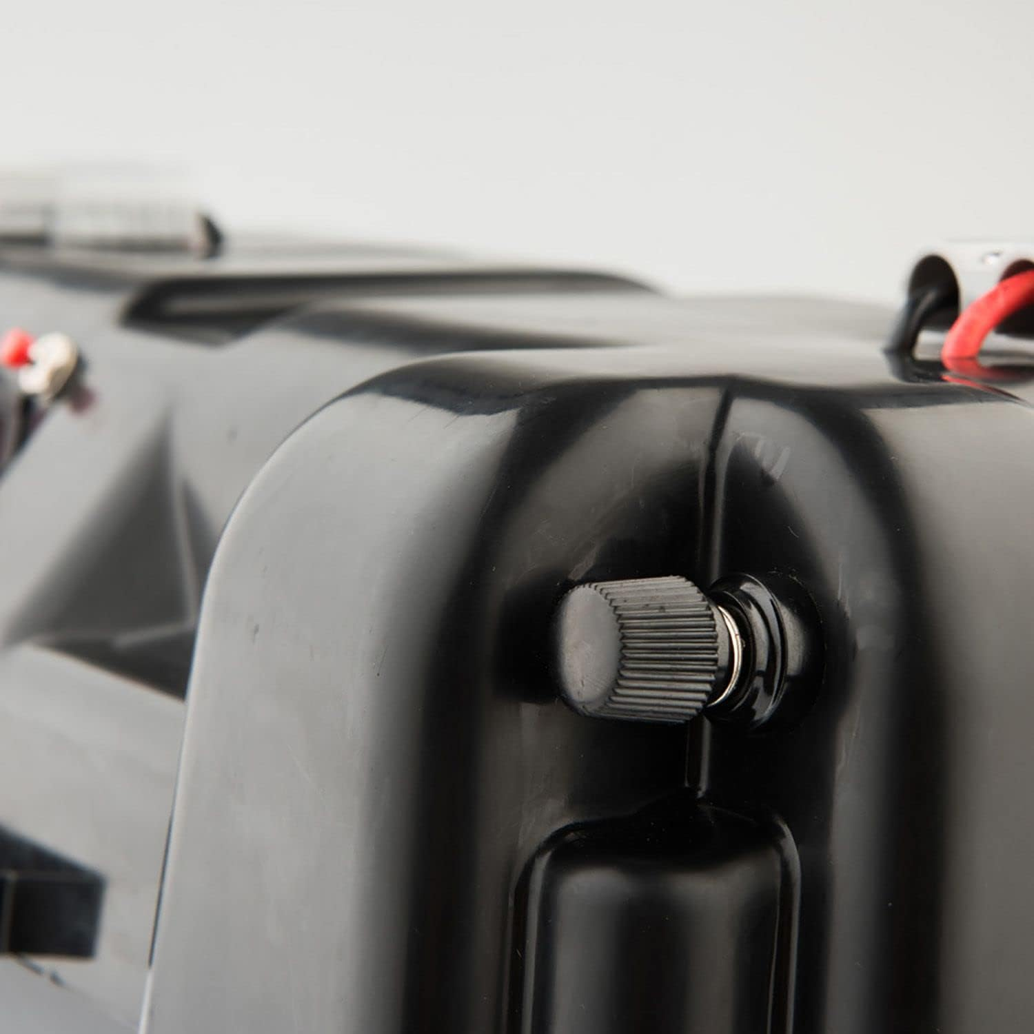 KINGS Maxi Battery Box Portable 12V | 2X USB & Cig Socket | Fits Most Deep-Cycle Batteries | 2 X Anderson Style Plugs | Digital Voltage Indicator image number 5