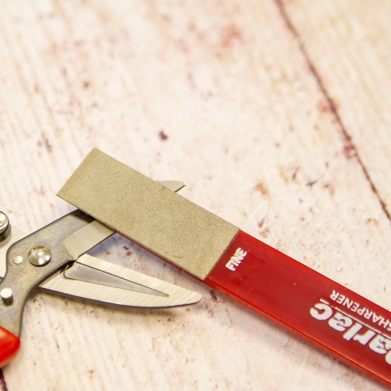 Darlac Fine Grade Diamond Sharpener - Great for Sharpening Pruners, Secateurs, Shears, Loppers, Knives and Other Blades image number 4