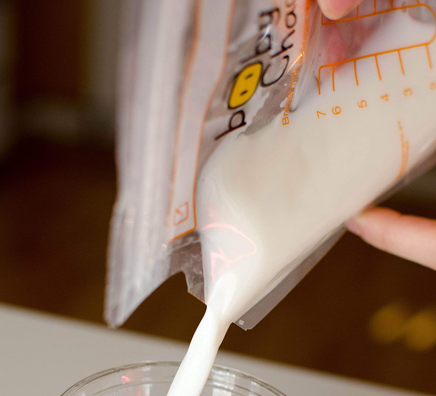 Baby Chan Breast Milk Storage Bags,100Pk 200 Ml (Convenient Pour Spout, Pre-Sterilised and BPA Free) image number 3