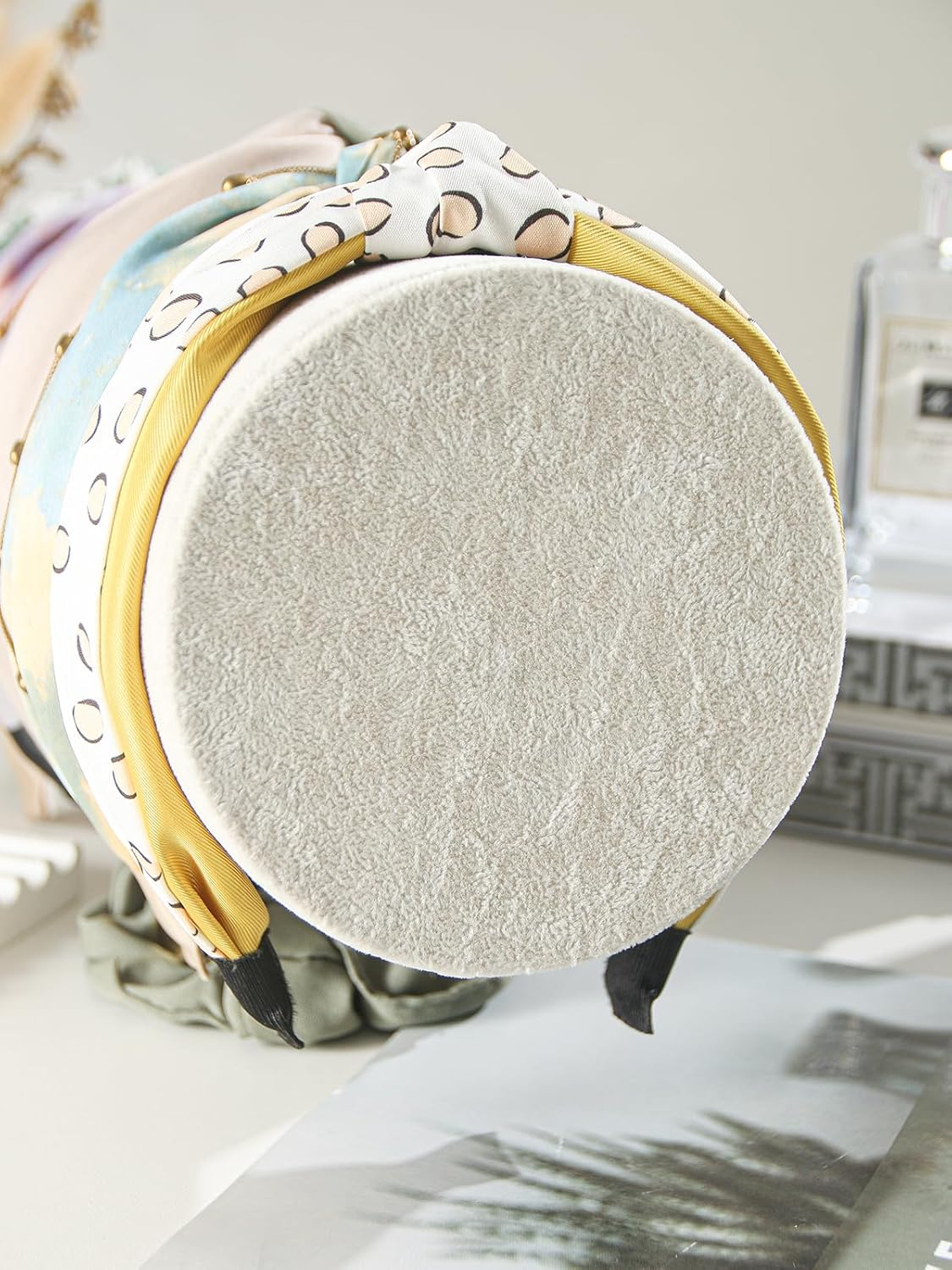 Coward Vertical Beige Headband Holder Organizer, Headband Organizer Display Stand,Hairband Storage Tower for Women Girls (Beige Velvet) image number 2