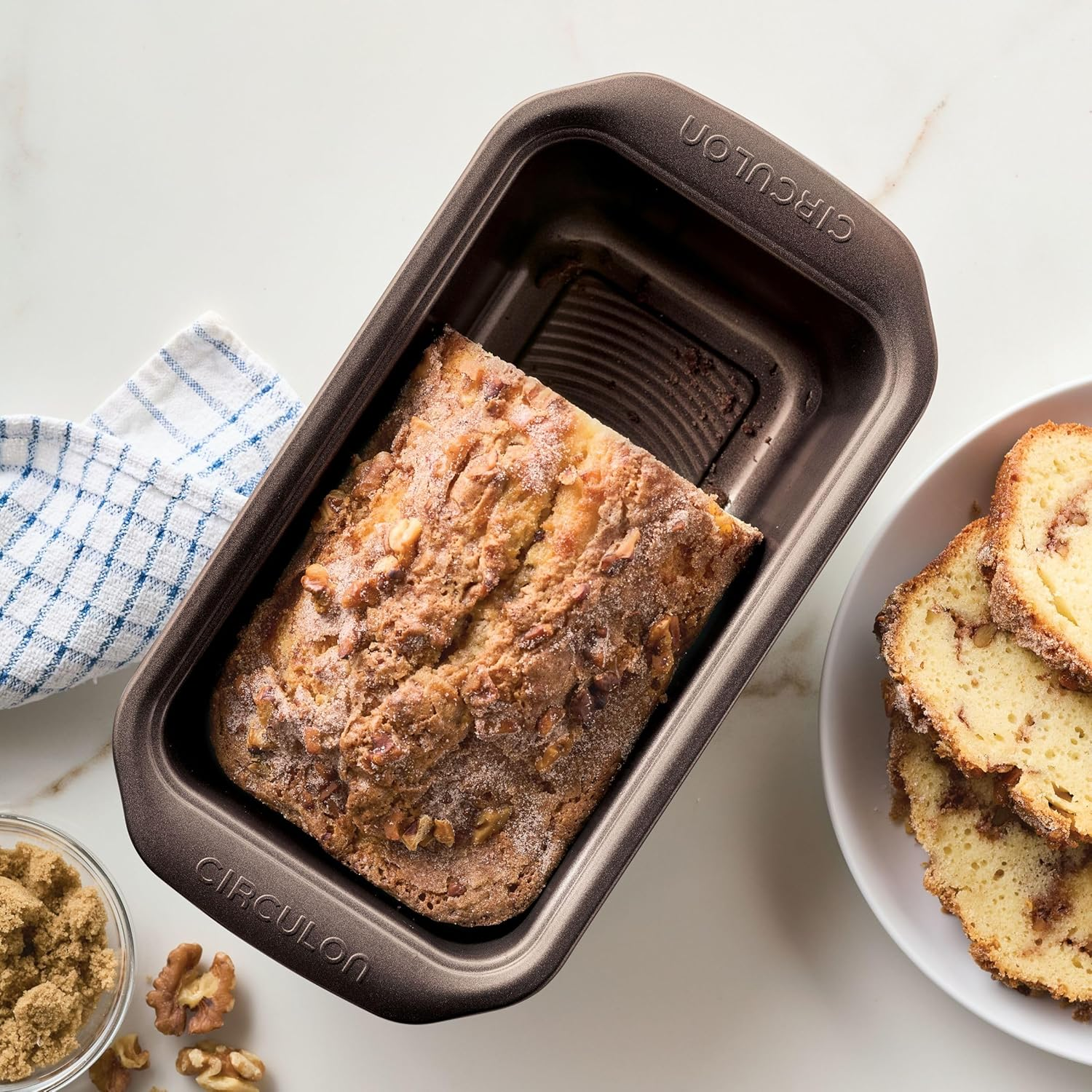 Circulon Nonstick Bakeware 9-Inch X 5-Inch Loaf Pan, Chocolate Brown image number 4