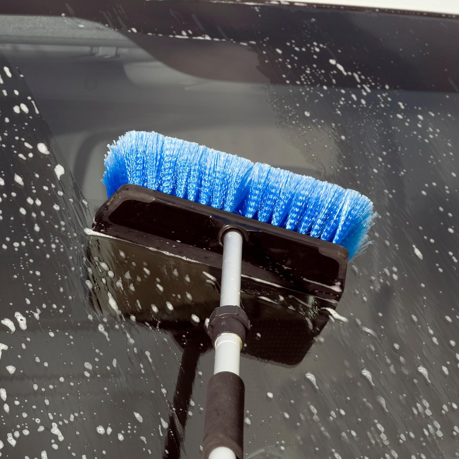 Unger Professional Hydropower 10&rdquo; Bi-Level Soft Brush with Squeegee &ndash; Compatible with Waterflow Poles, Cleaning Brush, Squeegee for Water Removal, Great for Patio, Windows, Siding, Cars & Boats image number 3