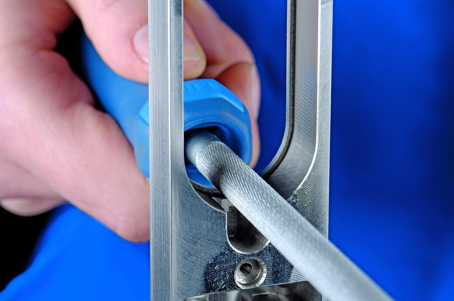 PFERD Workshop File Round, 200 Mm, round File, All-Round Cross Cut H1, Includes Ergonomic File Handle, 11214206 - Suitable for Coarse Cutting and Roughing