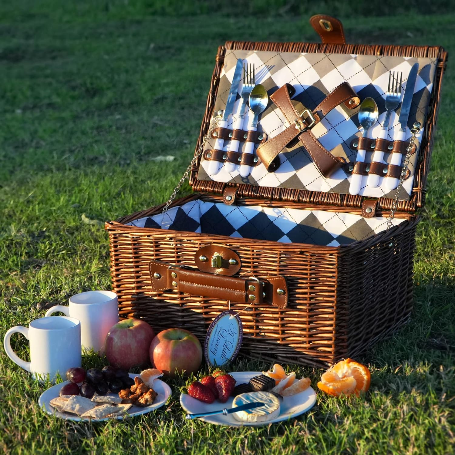 Newbury Two Person Picnic Basket image number 1