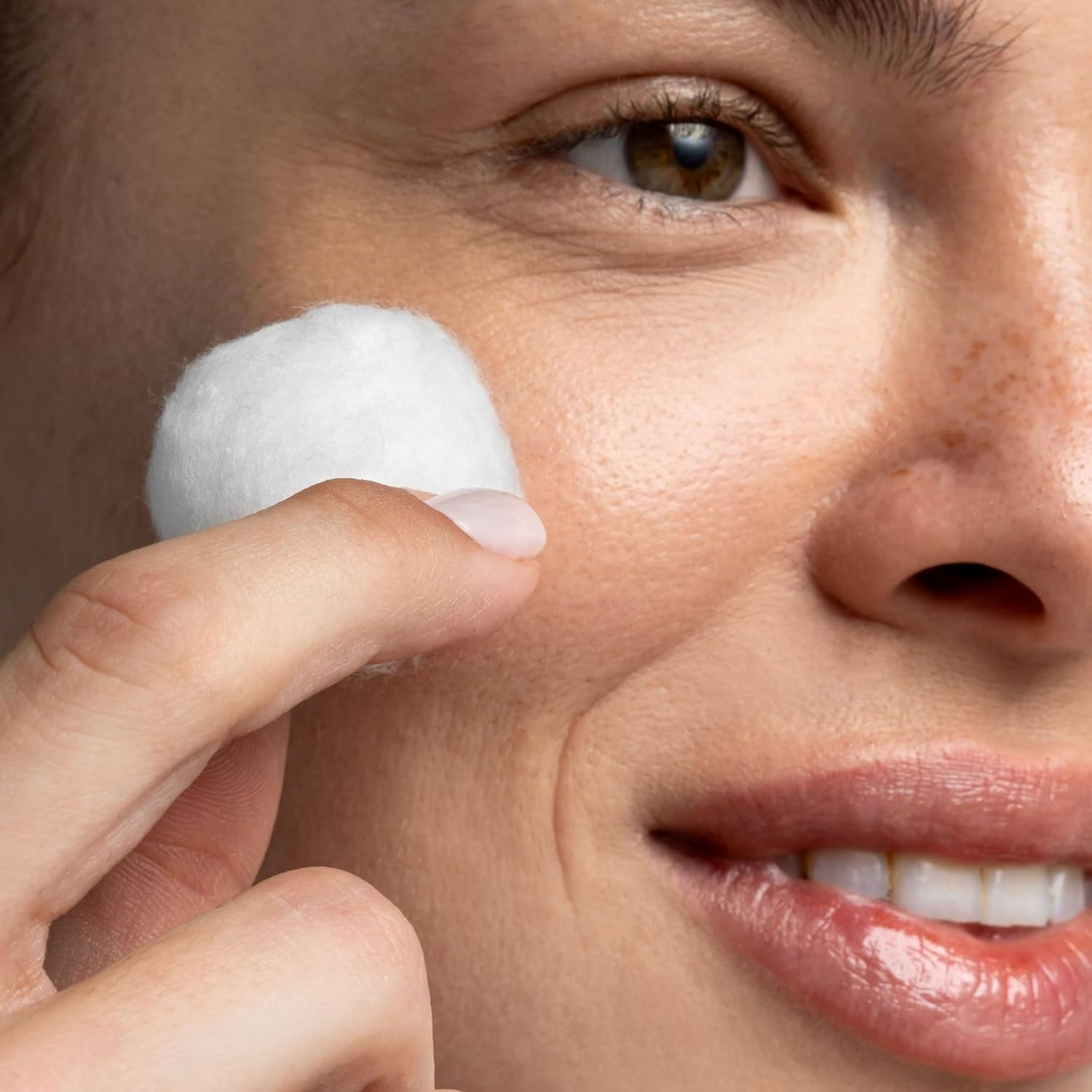 Cliganic Organic Super Jumbo Cotton Balls (100 Count) - Hypoallergenic, Absorbent, Large Size, 100% Pure (Packaging May Vary) image number 4