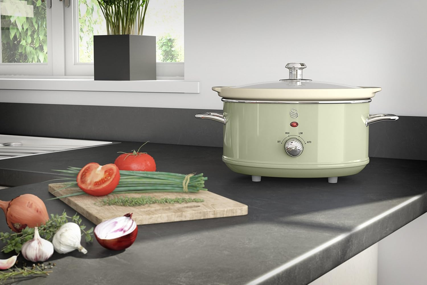 Swan SF17021GN Retro Slow Cooker with 3 Temperature Settings, Keep Warm Function, 3.5L, 200W, Retro Green image number 6