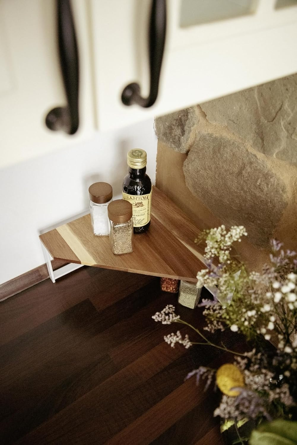 WENKO Louisa Kitchen Corner Shelf, Small Acacia Wood and Metal Countertop Shelf, Creates More Storage Space in the Kitchen, 30 X 15 X 30 Cm, White image number 4