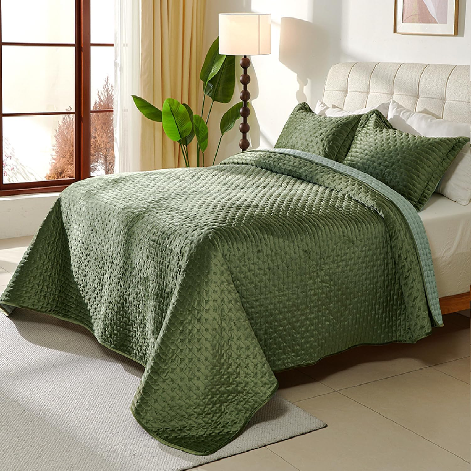 Cmfshape Luxury Velvet Quilt Set King Size,Reversible Quilted Lightweight Velvet Comforter,Ultra Soft Bedspread Coverlet Bedding Set for All Season with 2 Pillow Shams Green(106"X96") image number 5