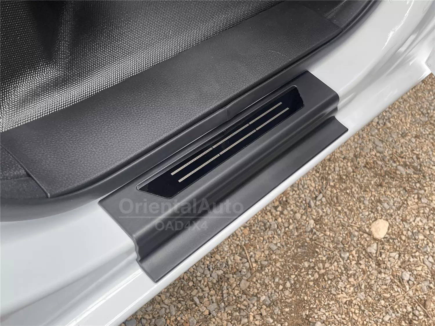 Door Sill Protector Compatible with Isuzu D-MAX/DMAX Dual Cab 2020-Onwards, Tailored Fit Door Entry Guard, Black ABS Anti-Scratch Scuff Plate Trim Cover, Door Threshold Protection