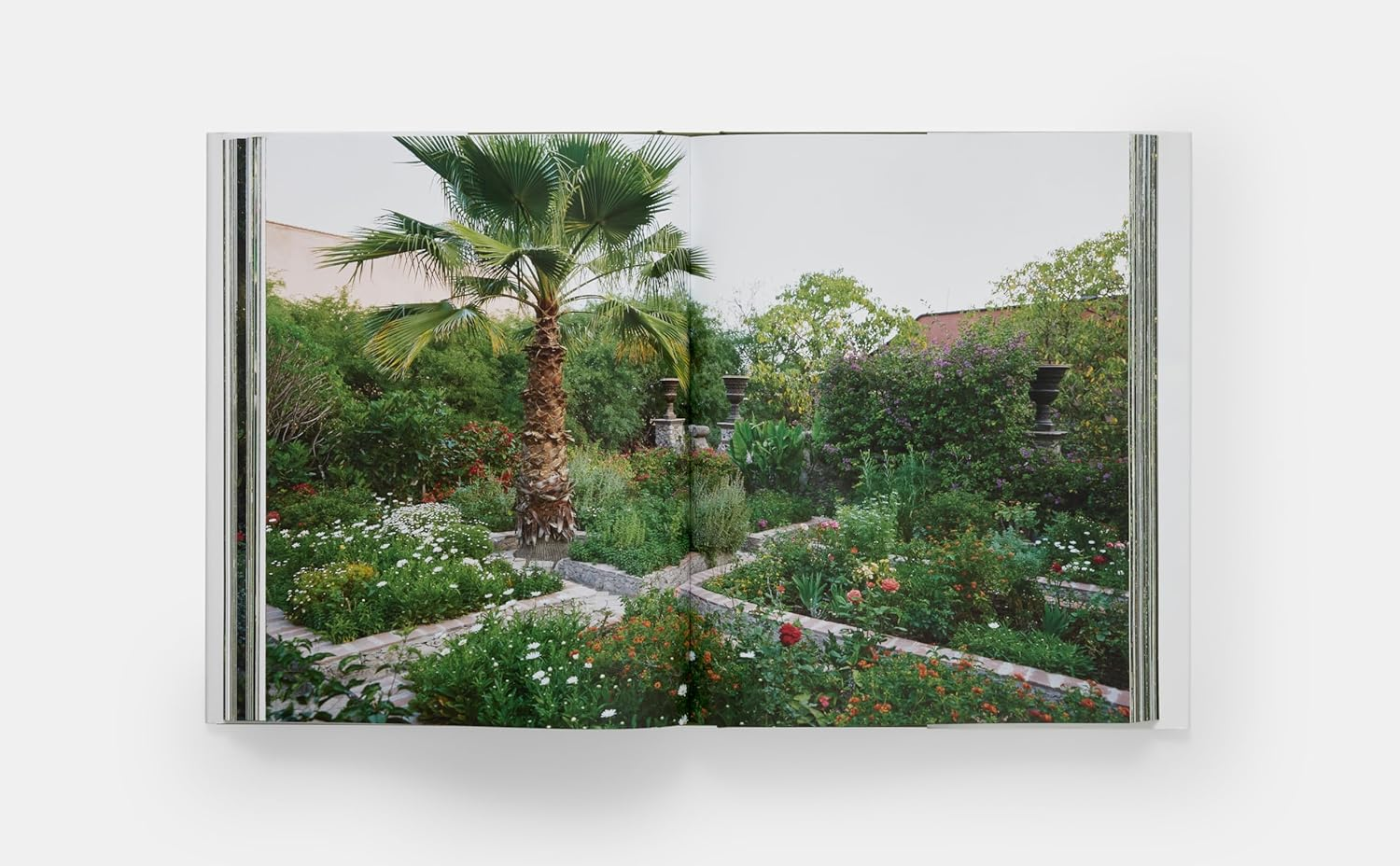 Glorious Gardens: Private Edens of the World'S Leading Interior Designers image number 5