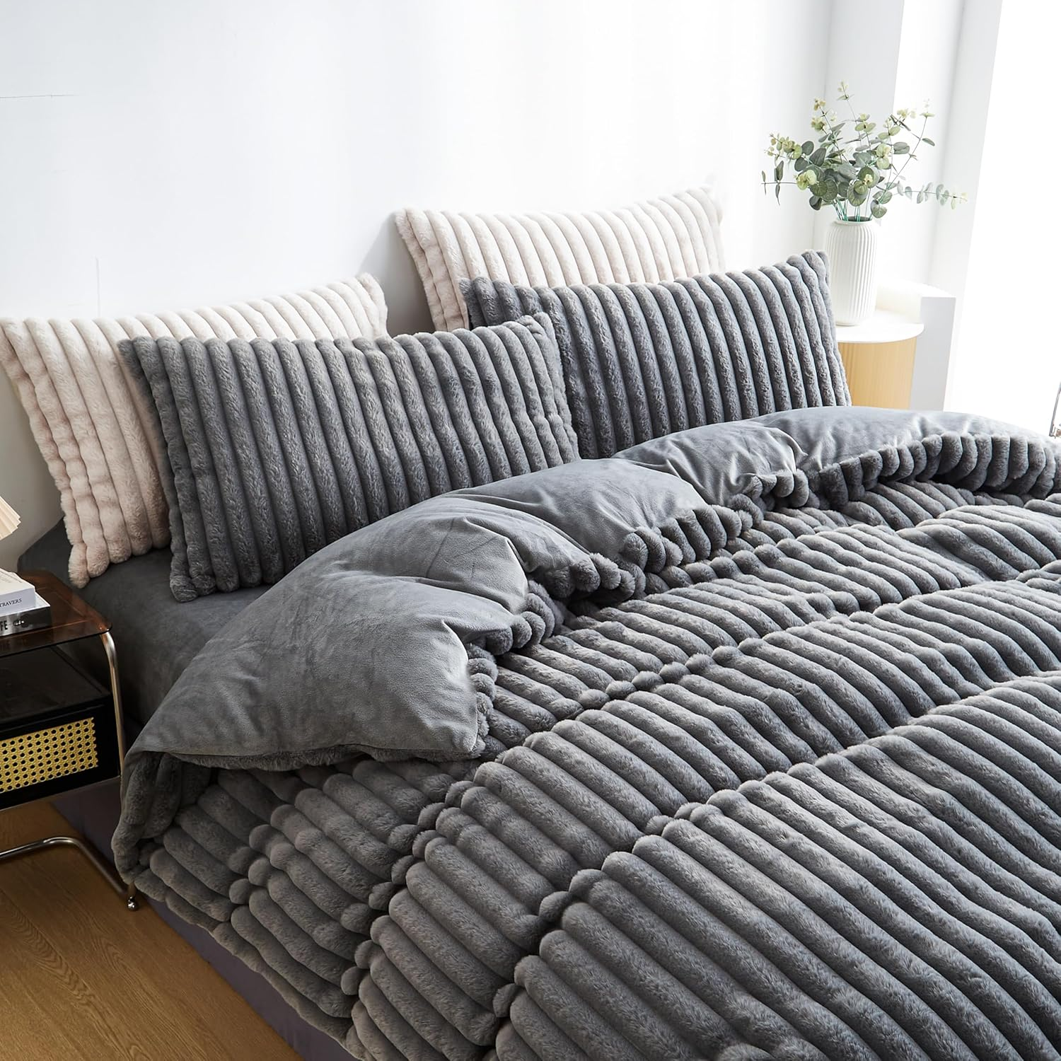 Bildenly Fluffy Duvet Cover Queen Size Ultra Soft Faux Fur Bedding Set Grey Winter Warm Vertical Striped Comforter Cover Set 3 Pcs Warm Fuzzy Bed Sets Luxury Plush Bed Sets with 2 Pillow Shams image number 3