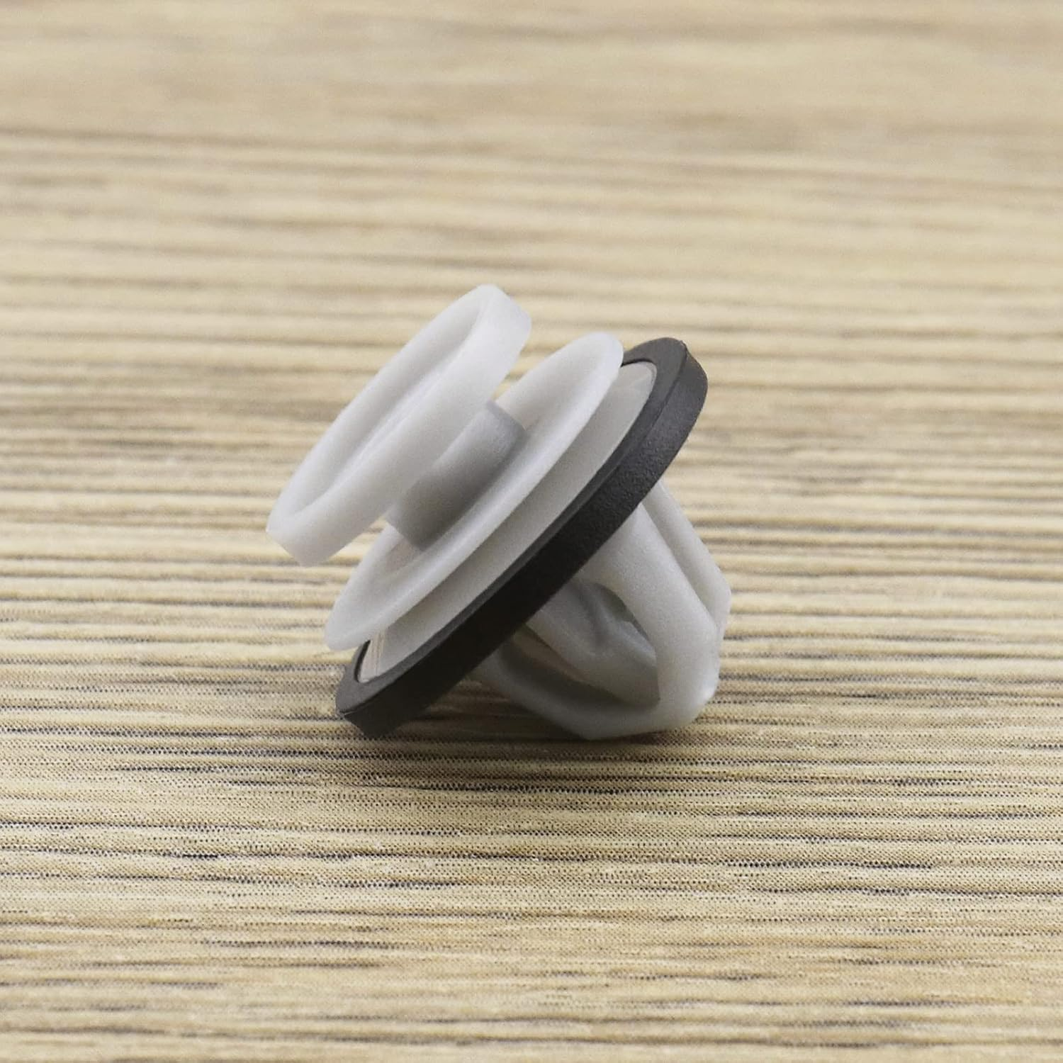 SING F LTD 20PCS Lower Door Moulding Clips LR112137 Compatible with Defender Range Rover Evoque Car Door Panel Door Trim Retainers Clips Plastic Fasteners image number 1