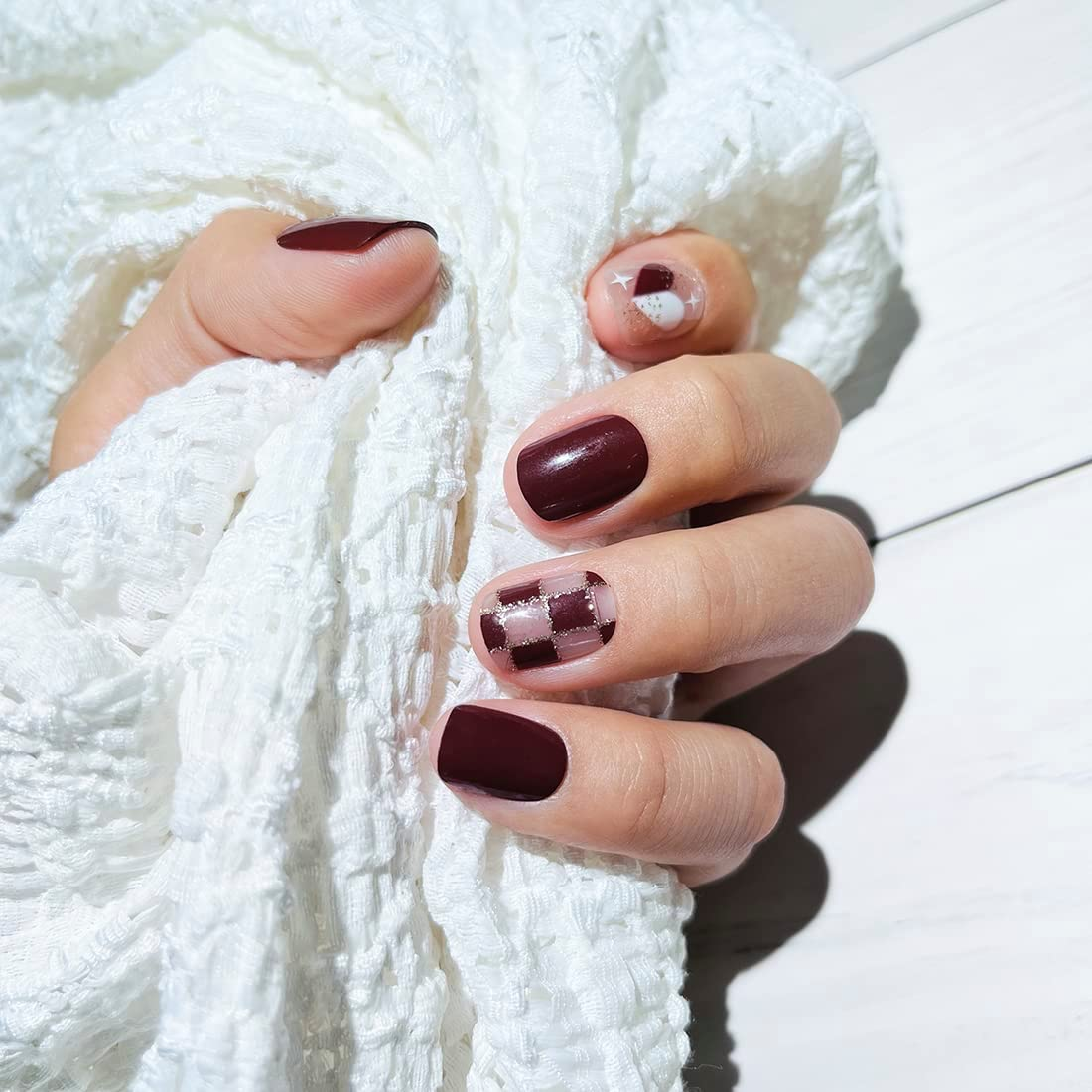 Short French Fake Nails Full Cover Red round Glossy Nails with Grid Design Fake Nails Stick on Nails for Women Girls （24 PCS） image number 3