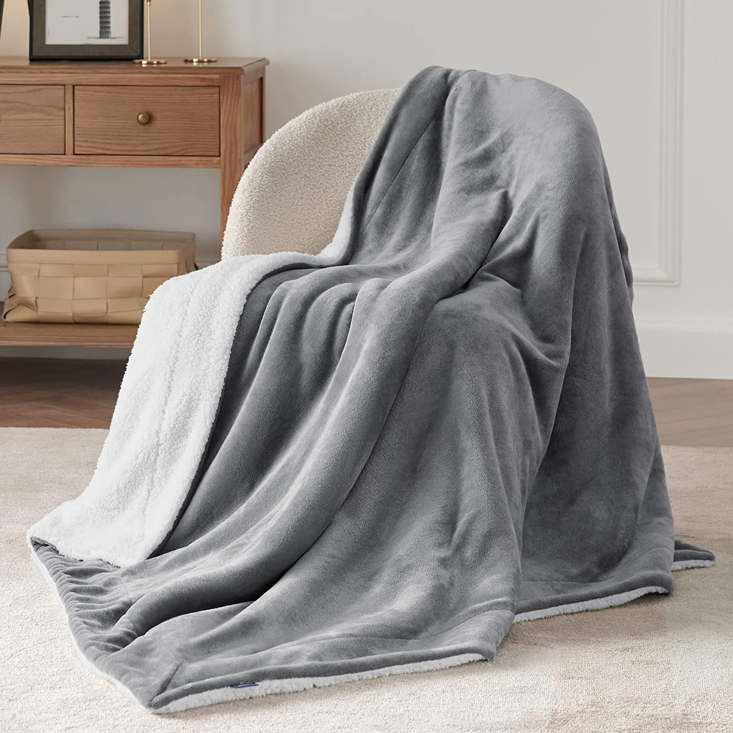 Bedsure Sherpa Fleece Blanket Twin Size for Bed - Thick and Warm, Soft Fuzzy Plush Twin Blanket for Winter, Grey, 60X80 Inches image number 4